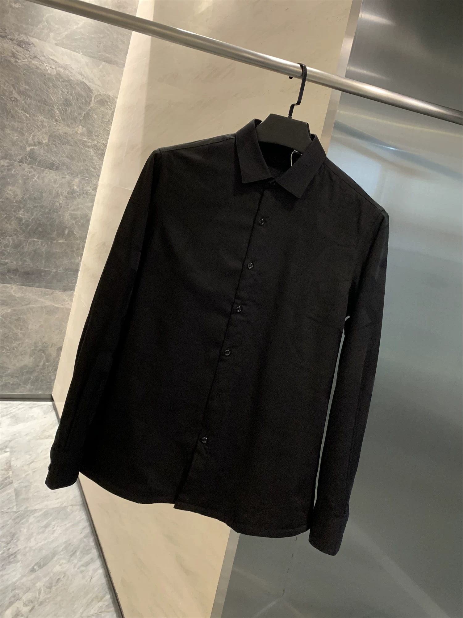 Don Quixote, một sản phẩm làm từ đậu! Kết cấu tối màu! Áo sơ mi nam mùa thu đông lót lông cừu, ấm áp, đa năng, phong cách thường ngày.