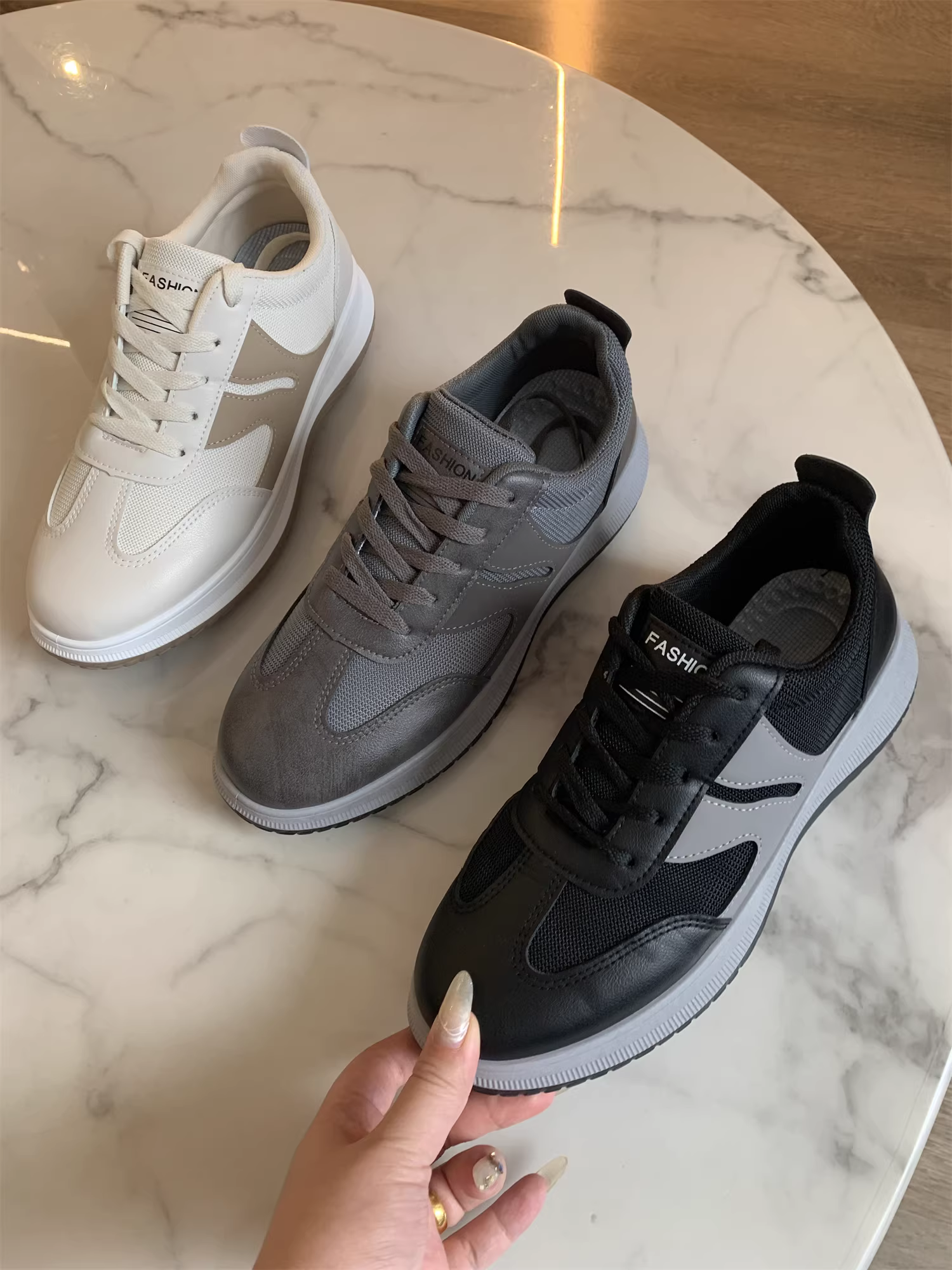 Đơn đặt hàng của công ty Don Quixote! Kết hợp giữa da và lưới thoáng khí! Giày nam thời trang đa năng mũi tròn.