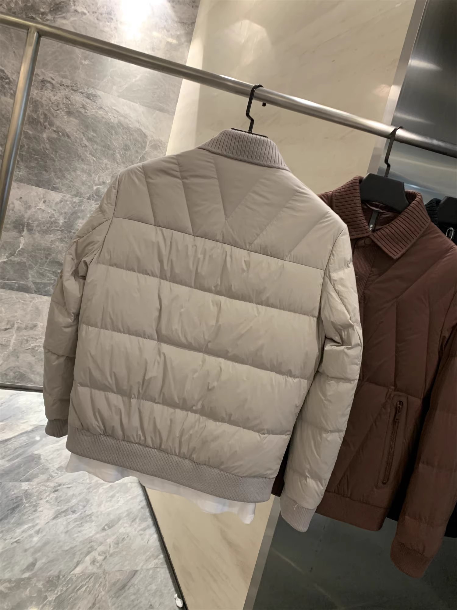 Áo khoác dạ dày dặn phong cách Don Quixote cổ điển! Áo khoác len phối màu mùa thu đông Ý sang trọng nhẹ nhàng, ấm áp, có cổ.