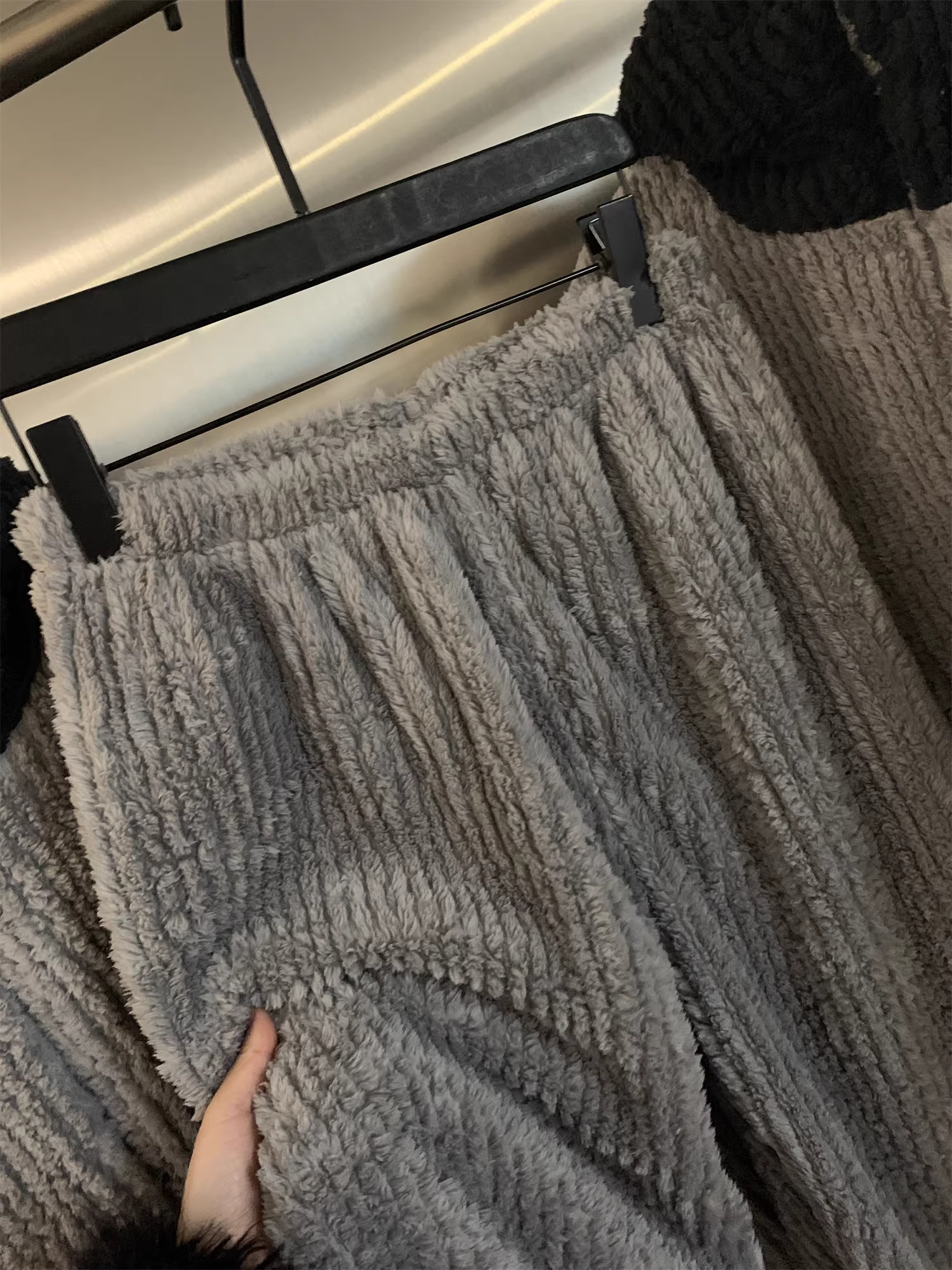 Don Quixote Sự Ấm Áp Của Mùa Đông! Bộ đồ ngủ mặc nhà bằng vải san hô mùa thu đông, bộ đồ ngủ dày dặn ấm áp dành cho nam giới.