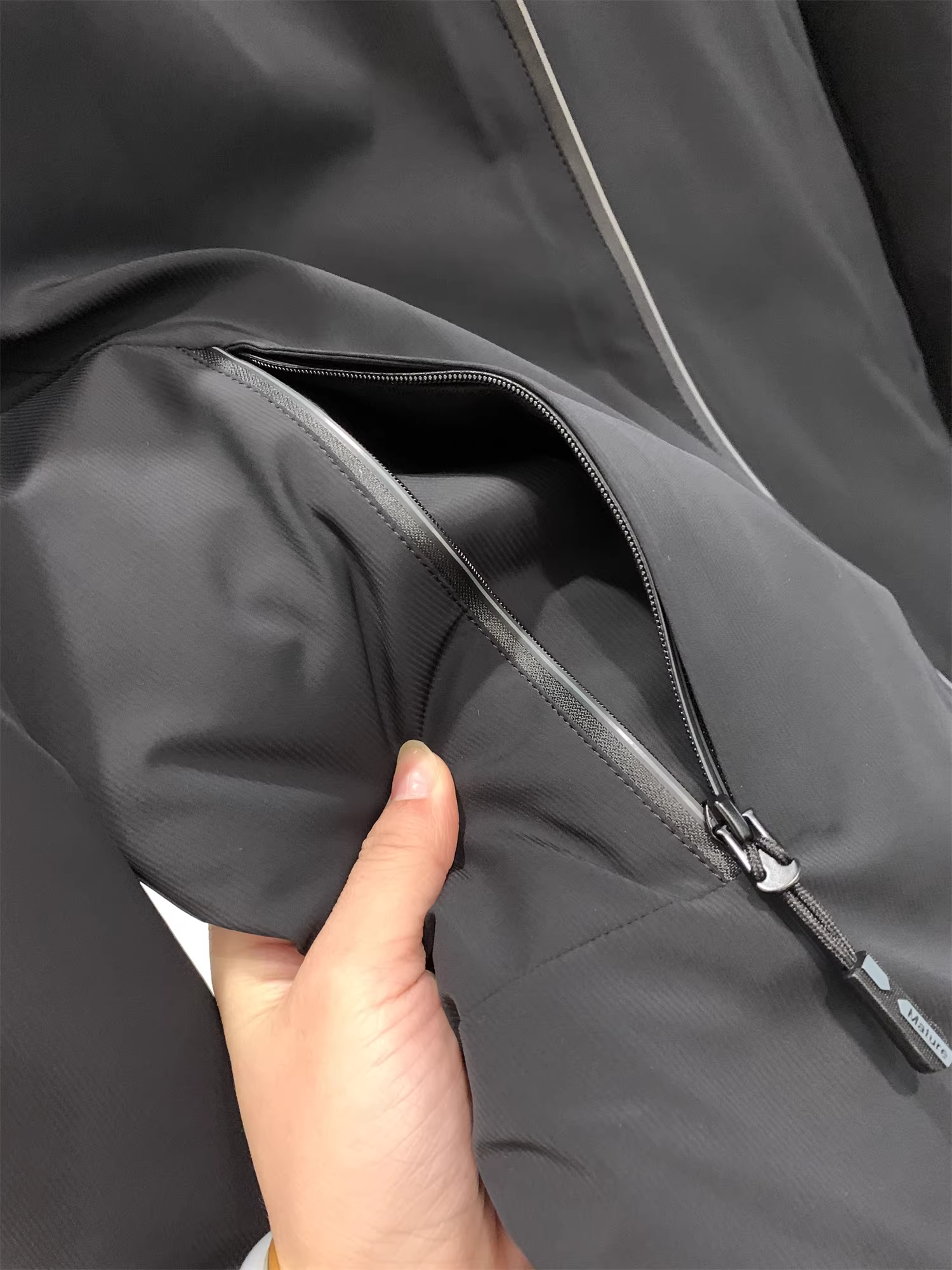 Don Quixote H series! 90% lông vịt! Áo khoác lông vũ cổ đứng chất liệu vải lụa sữa mùa đông dành cho nam.