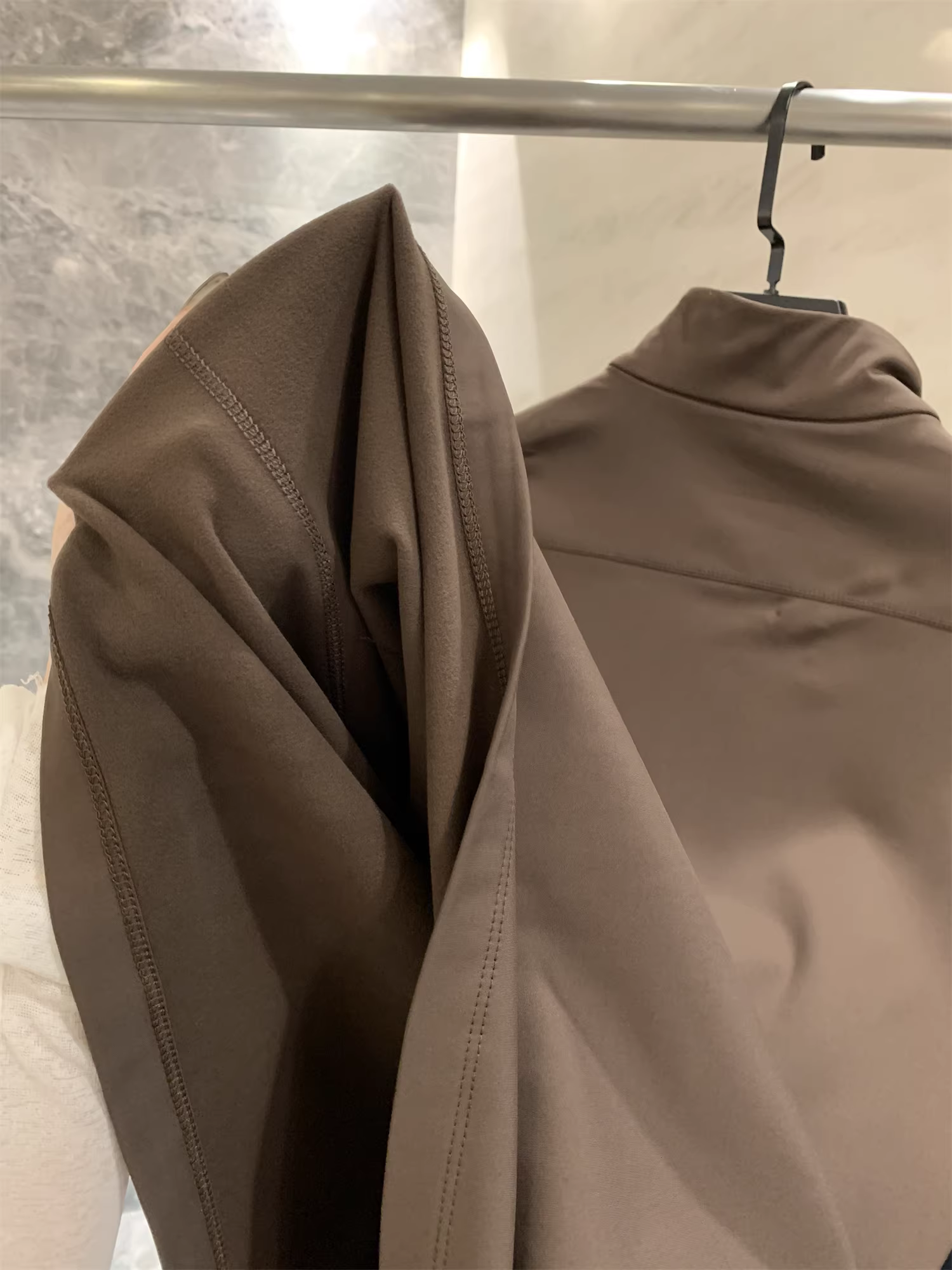 Áo giữ nhiệt ngoài trời Don Quixote tích hợp lớp lông cừu mỏng! Lớp lót lông cừu giữ nhiệt PC! Áo thun dài tay nửa khóa kéo thường ngày dành cho nam.