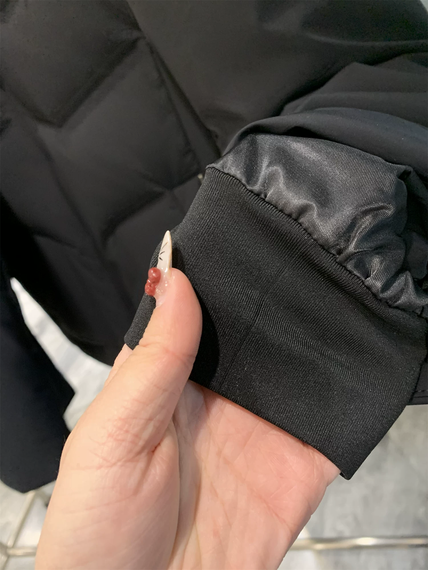 Áo khoác lông vũ nam Don Quixote Milk Silk + 90% lông vũ trắng! Áo khoác mùa đông có cổ phối chất liệu cotton lụa, lót lông vũ.