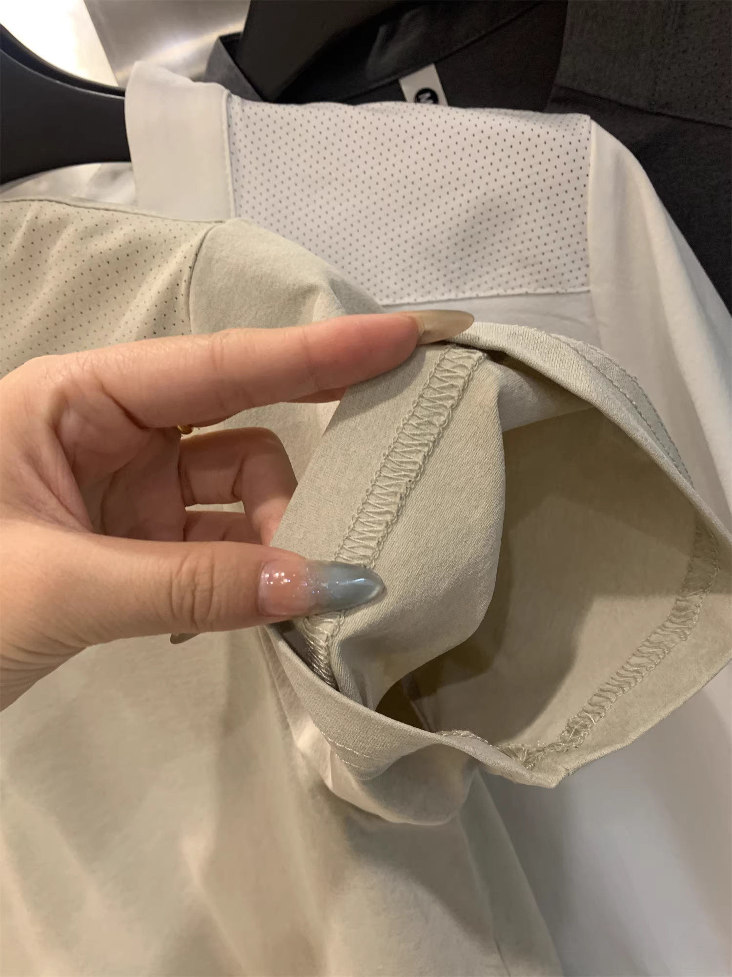 Dòng sản phẩm Don Quixote Outdoor nhẹ, nhanh khô! Thiết kế may đo sáu mảnh! Áo thun nửa khóa kéo thời trang, thoáng khí và co giãn.