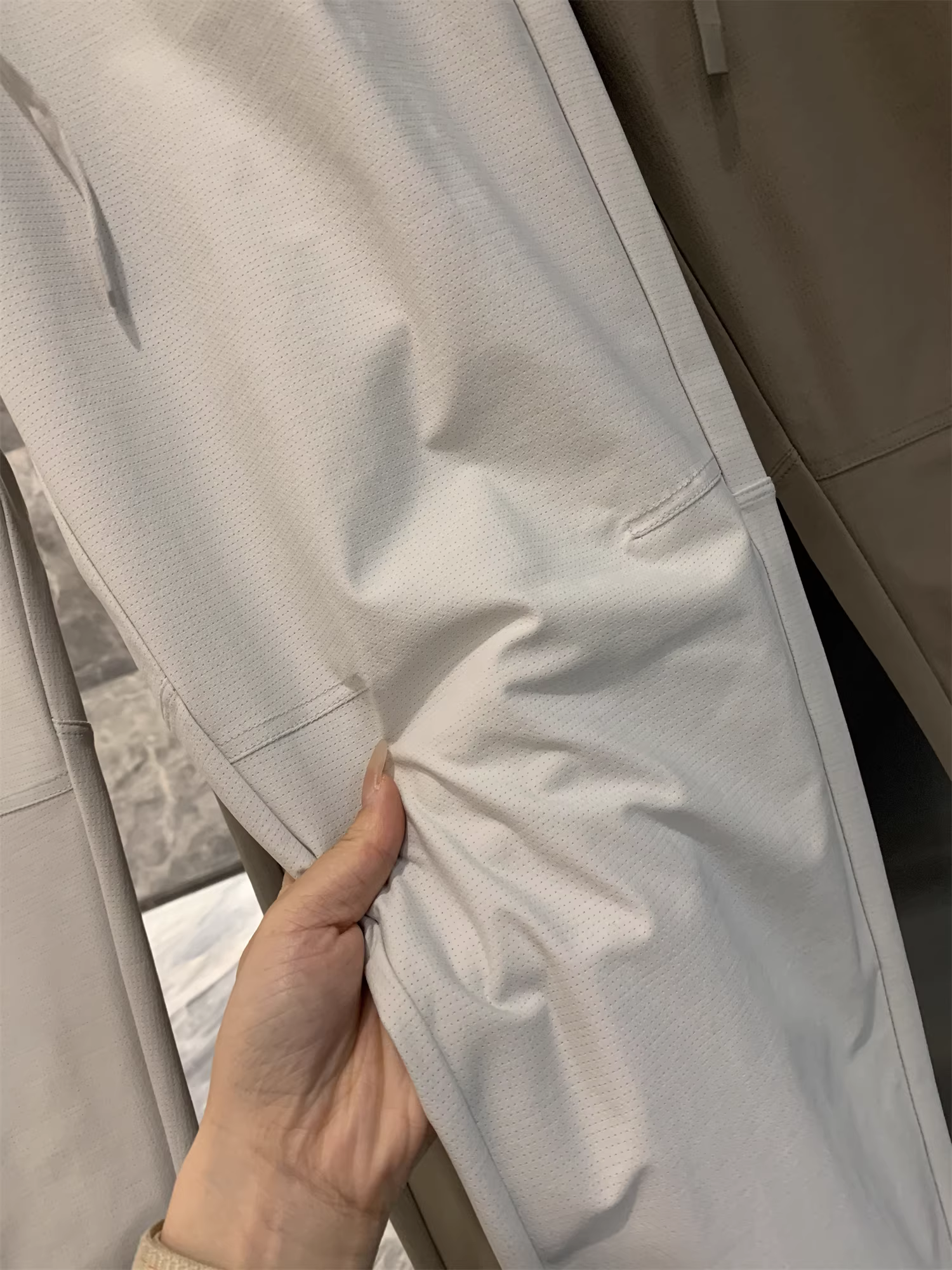 Chức năng ngoài trời của Don Quixote! Quần jogger thể thao thông thường, thoáng khí, nhanh khô dành cho nam giới, thích hợp cho mùa xuân và mùa hè.