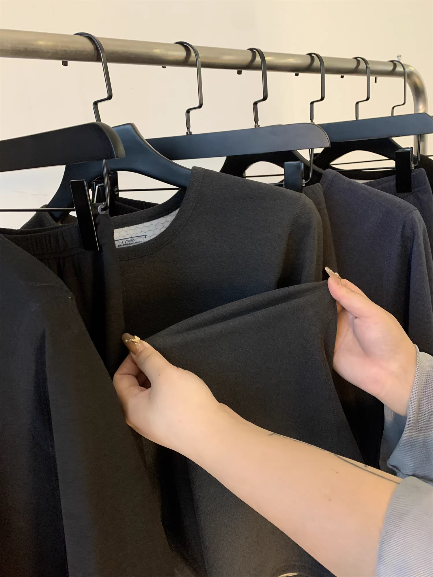 Don Quixote, mỗi người lấy 2 bộ! Bộ đồ lót giữ nhiệt công nghệ cao, giữ ấm gấp đôi, dành cho nam và nữ.