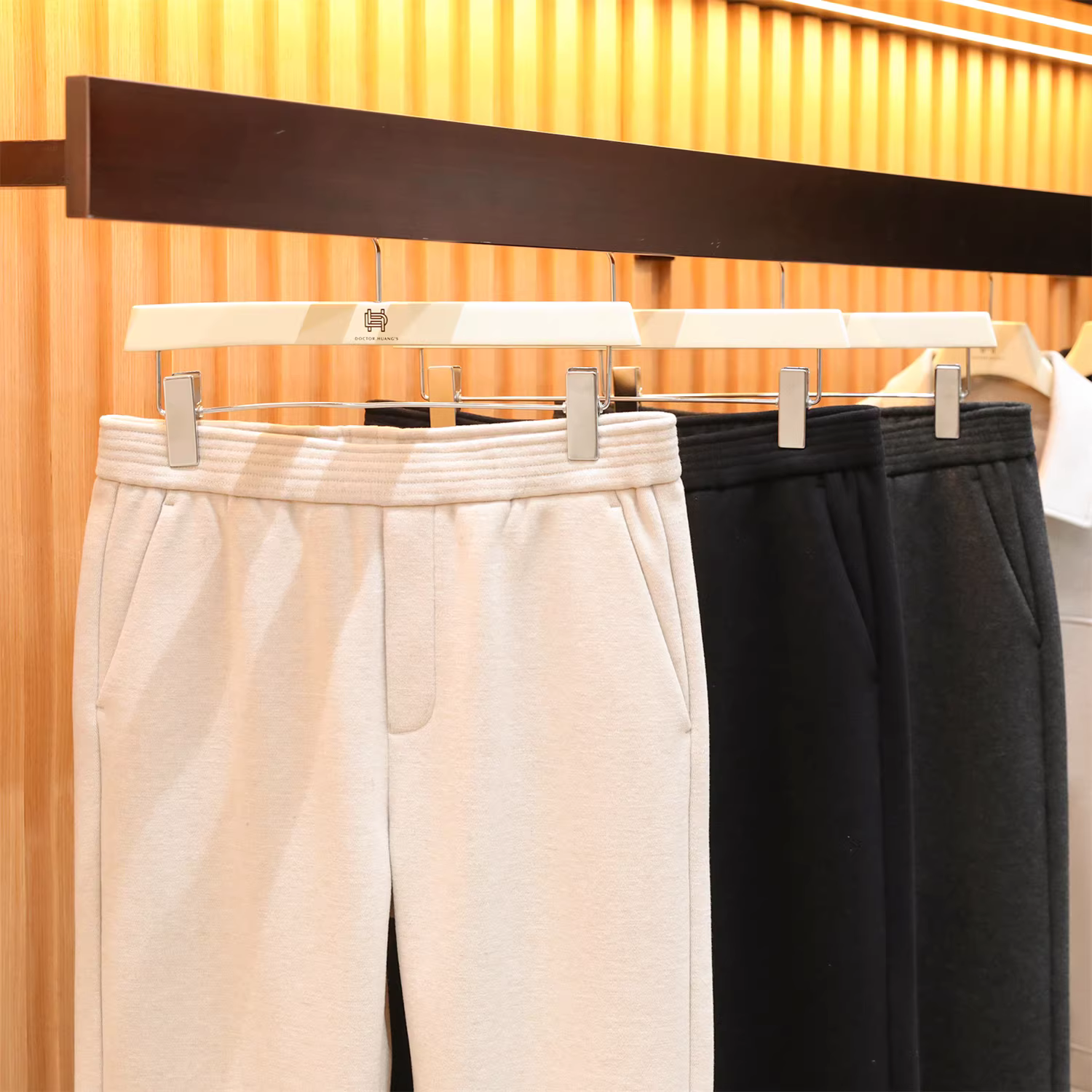 Don Quixote - Sự kết hợp giữa sang trọng nhẹ nhàng của Ý và chất liệu cotton Lyocell Tencel! Quần nam mùa thu đông lót lông cừu, ấm áp, phong cách thường ngày.