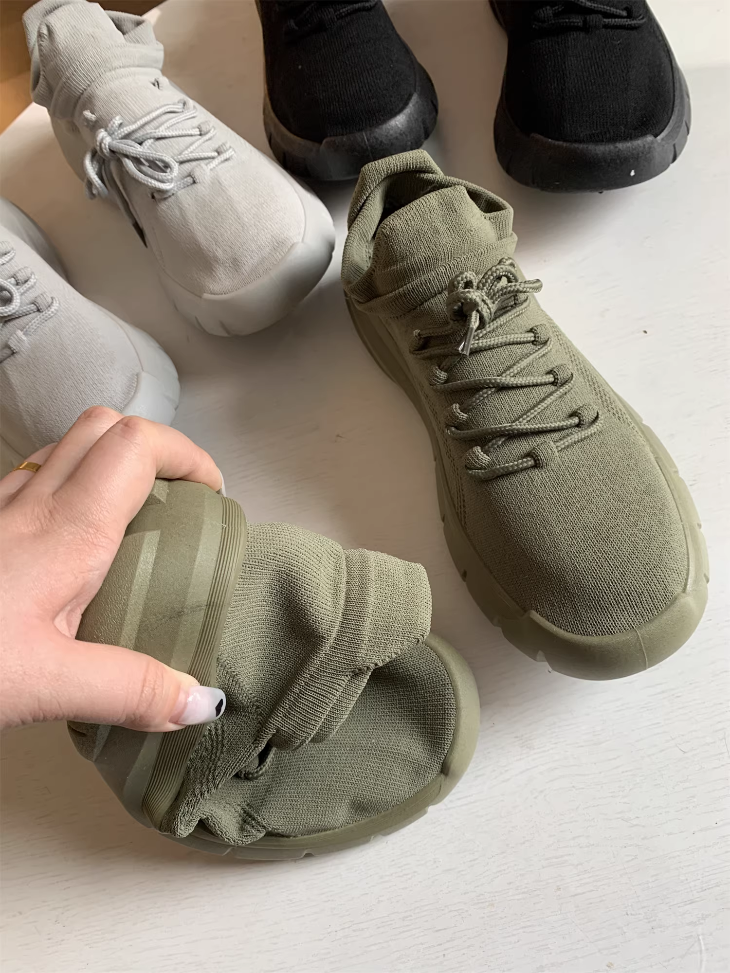 Don Quixote, những đôi giày này thật tuyệt vời! Mặt trên dệt liền thân + đế cao su! Giày thể thao nhẹ và thoáng khí dành cho nam giới vào mùa xuân và mùa hè.