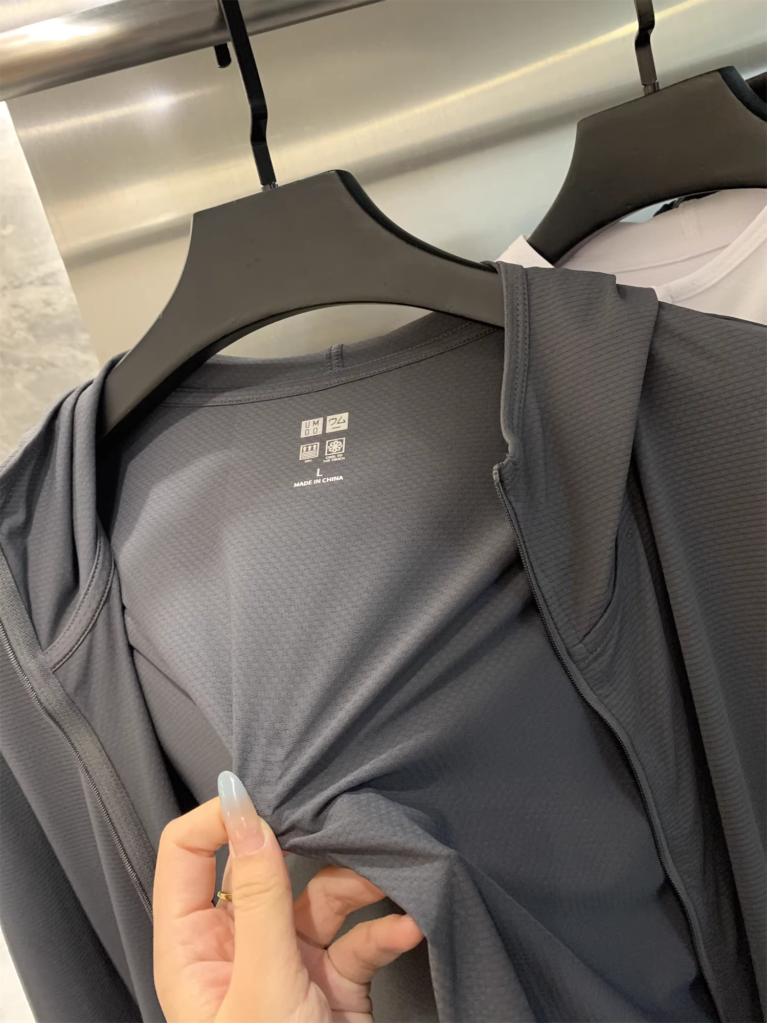 Don Quixote UPF50! Nhẹ và thoáng khí! Quần áo chống nắng có mũ trùm đầu nhẹ mùa hè dành cho nam và nữ, áo khoác da hợp thời trang.