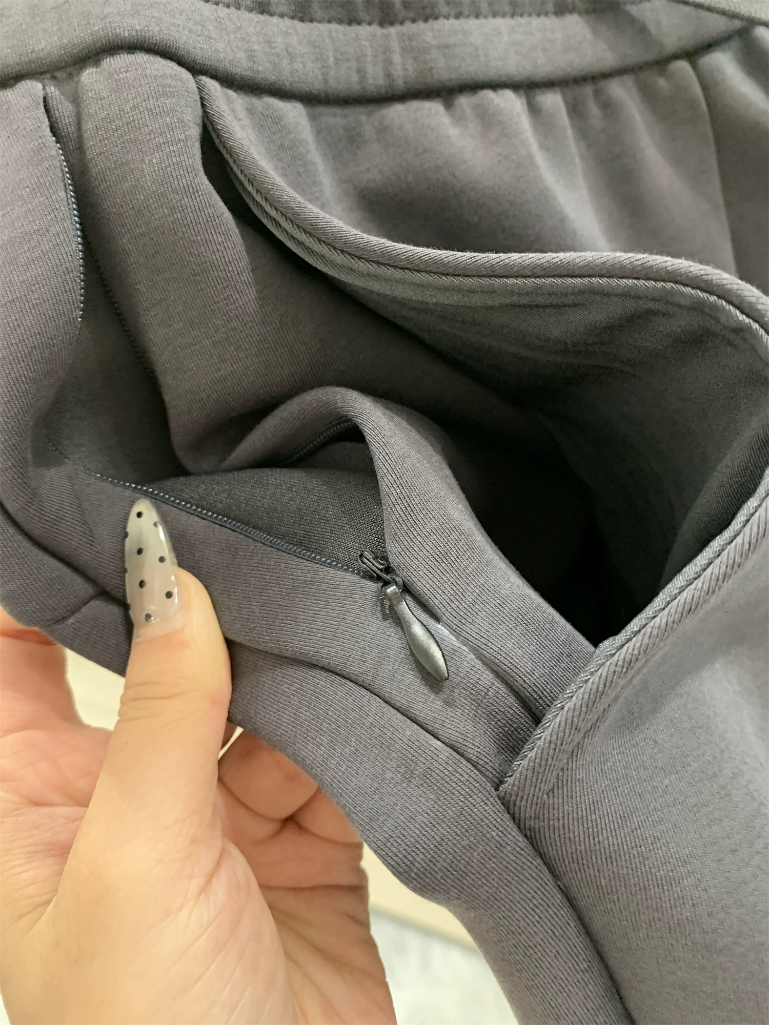 Đơn đặt hàng của công ty Don Quixote ODM! Phong cách và lịch sự! Quần âu nam ống đứng chất liệu thoáng khí, thoải mái, thích hợp cho mùa xuân và mùa thu.