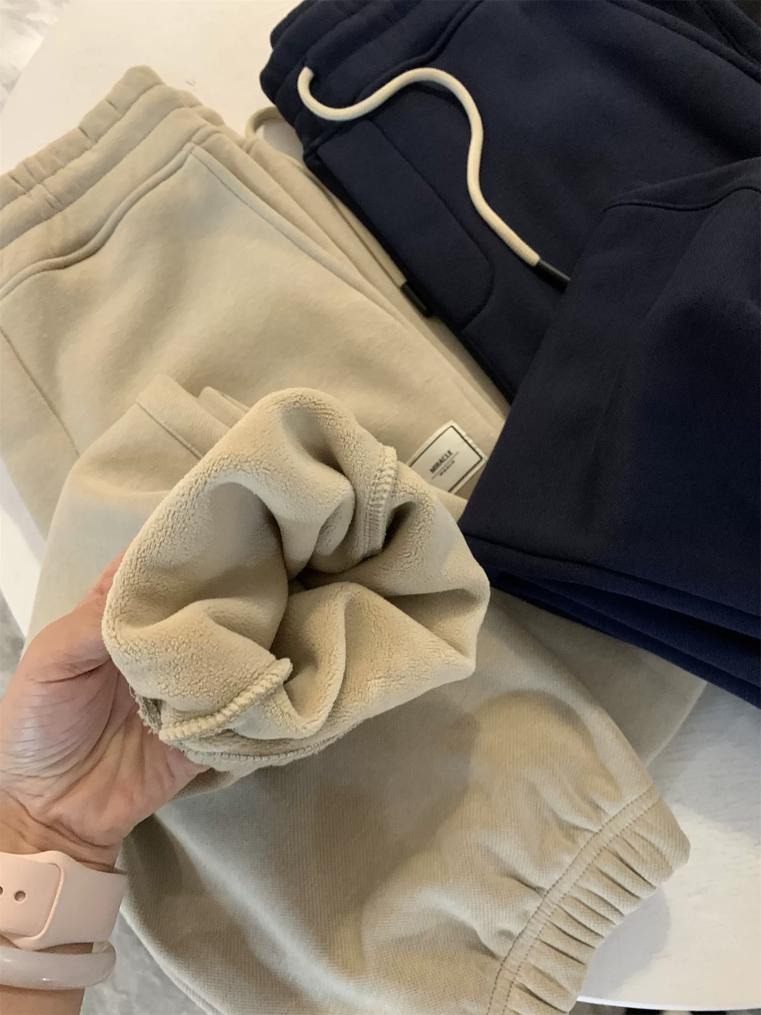 Don Quixote Offline 698! Áo khoác tích hợp lông cừu! Quần jogger nam dày dặn, thời trang mùa thu đông.