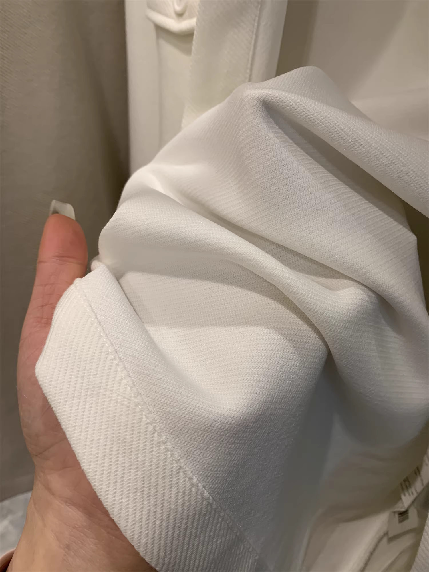 Don Quixote, một viên ngọc quý thật sự! Áo khoác dệt kim đa năng màu trơn, phong cách thể thao và giải trí thành thị của Gao Duan.