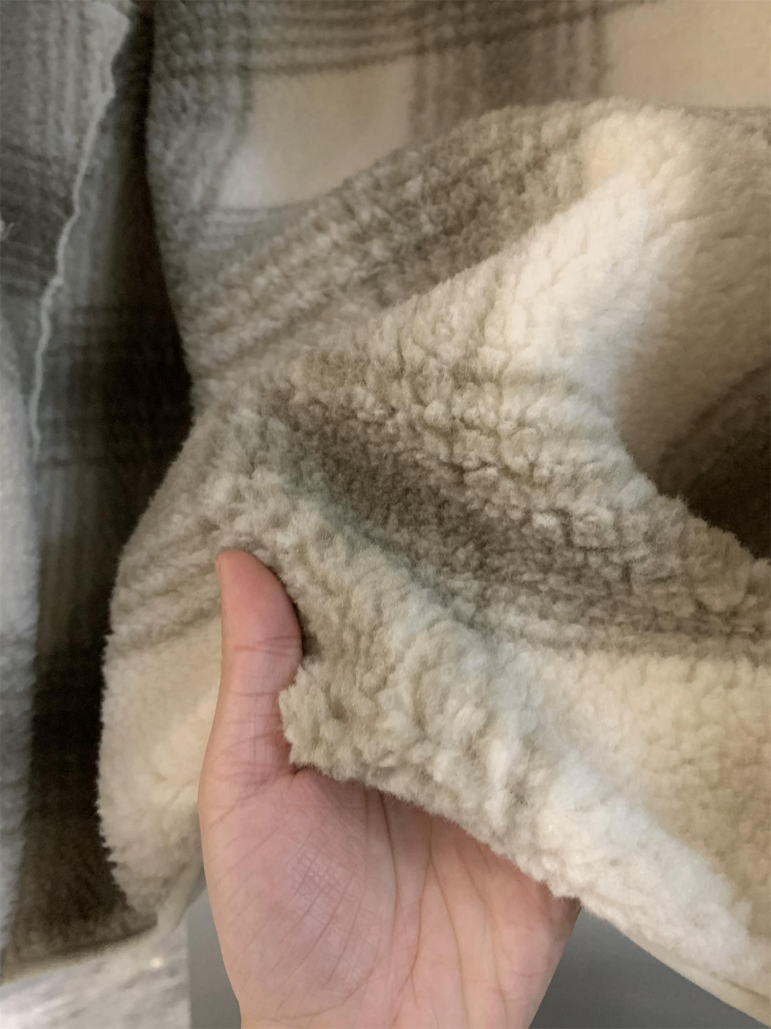 Áo khoác nỉ có mũ trùm đầu kiểu Mỹ Don Quixote! Dày dặn và lót lông! Áo khoác nỉ có mũ trùm đầu thêu tinh xảo dành cho nam.