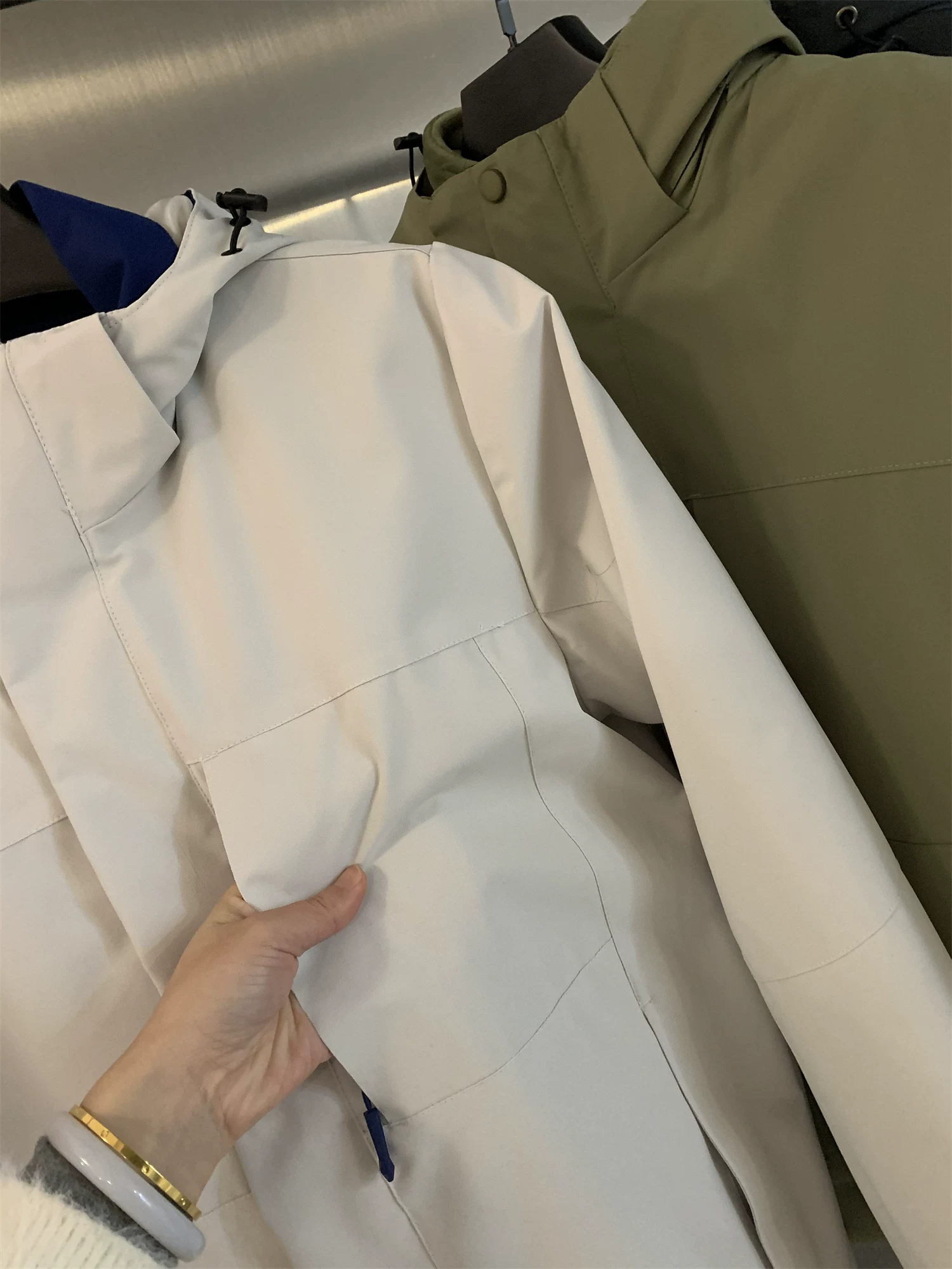 Áo khoác ba trong một có mũ trùm đầu ấm áp có thể tháo rời ngoài trời dành cho cặp đôi Don Quixote mùa thu đông