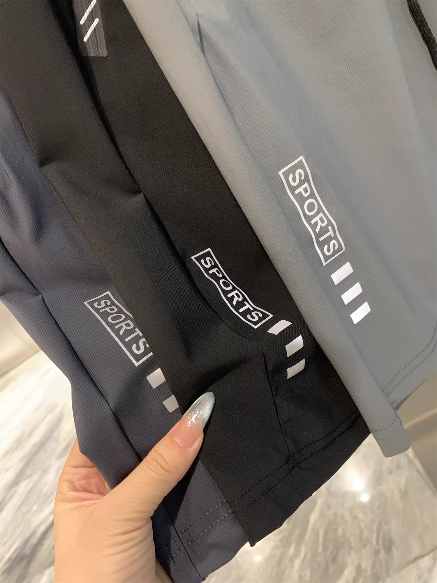 Don Quixote Ice Silk Nhanh khô! Mỏng và thoáng khí cho mùa hè! Quần short thể thao mềm mại, kiểu dáng thể thao, quần năm điểm