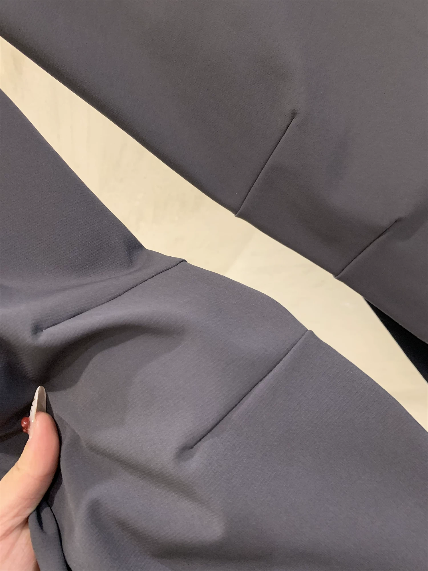 Đồ dùng ngoài trời Don Quixote! Dòng sản phẩm Johnson phong cách Ý! Xu hướng quần âu nam chống gió và chống thấm nước mùa thu đông.