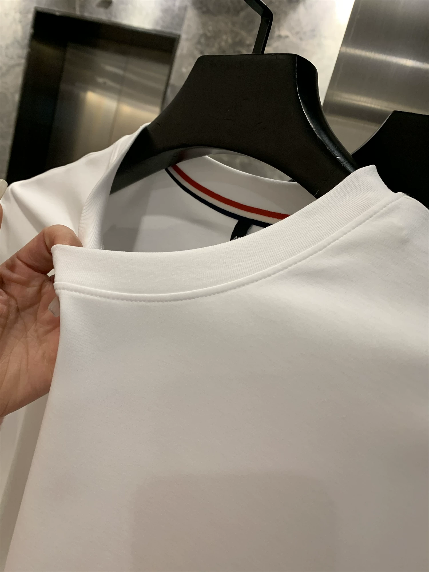 Don Quixote là một sản phẩm rất đáng giá! Mát mẻ và thoáng khí! Áo thun nam ngắn tay mùa hè, nhanh khô, mềm mại và bay bổng, hợp thời trang.