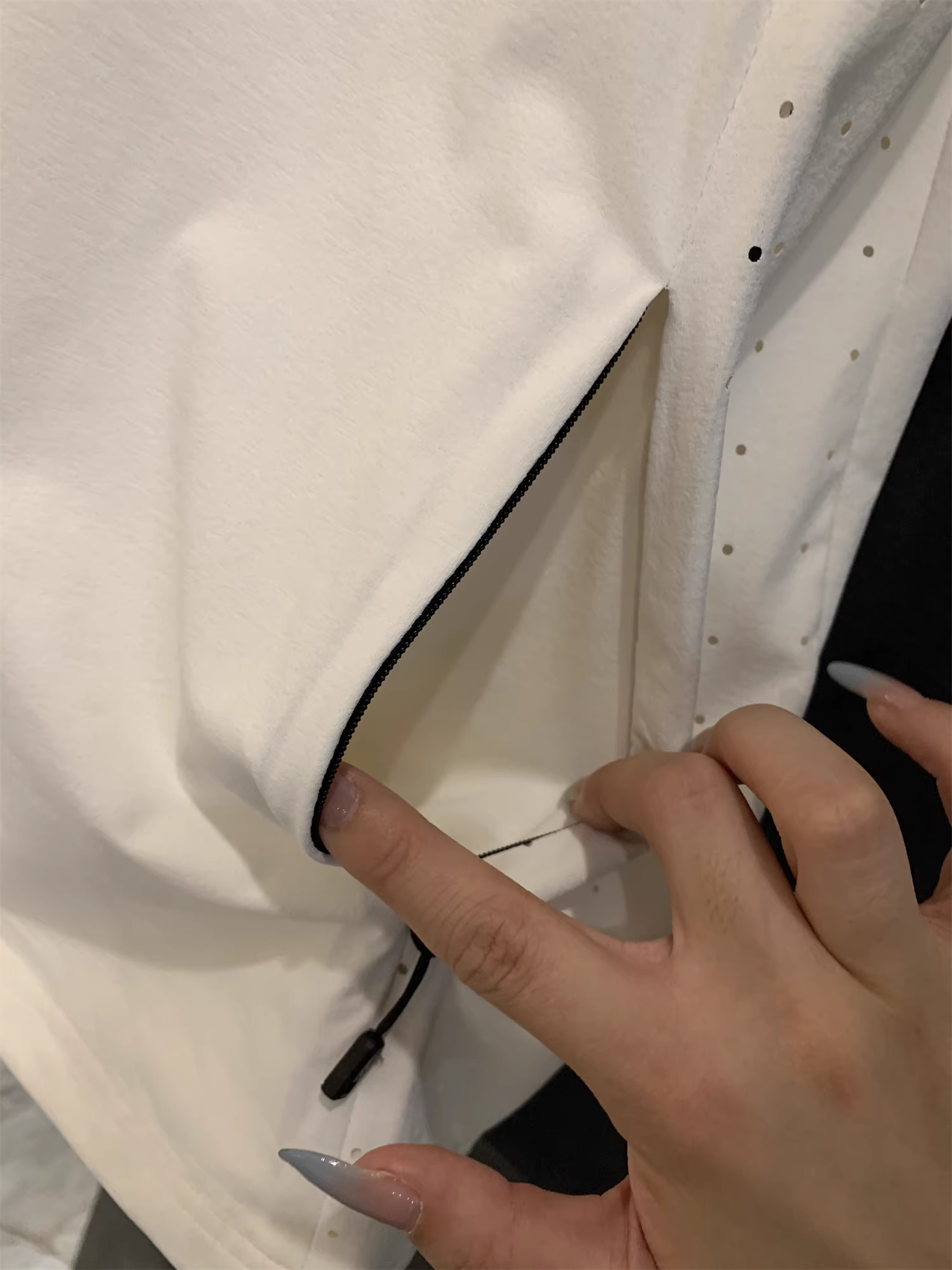 Don Quixote rất thoáng mát! Lưới bên hông giúp nhanh khô! Áo thun nam ngắn tay nhiều túi thời trang mùa hè.