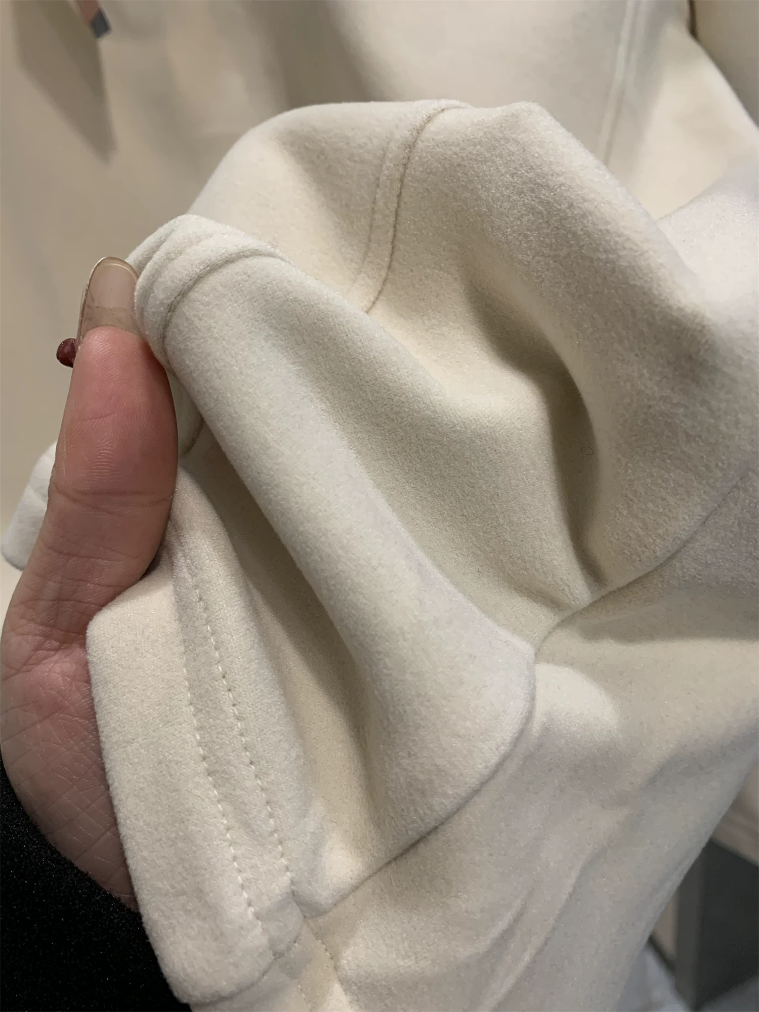 Don Quixote ODM sản phẩm tốt! Áo nỉ lông cừu đa năng, thân thiện với da và ấm áp! Áo nỉ đơn giản, thoải mái dành cho nam giới trong mùa thu và mùa đông.