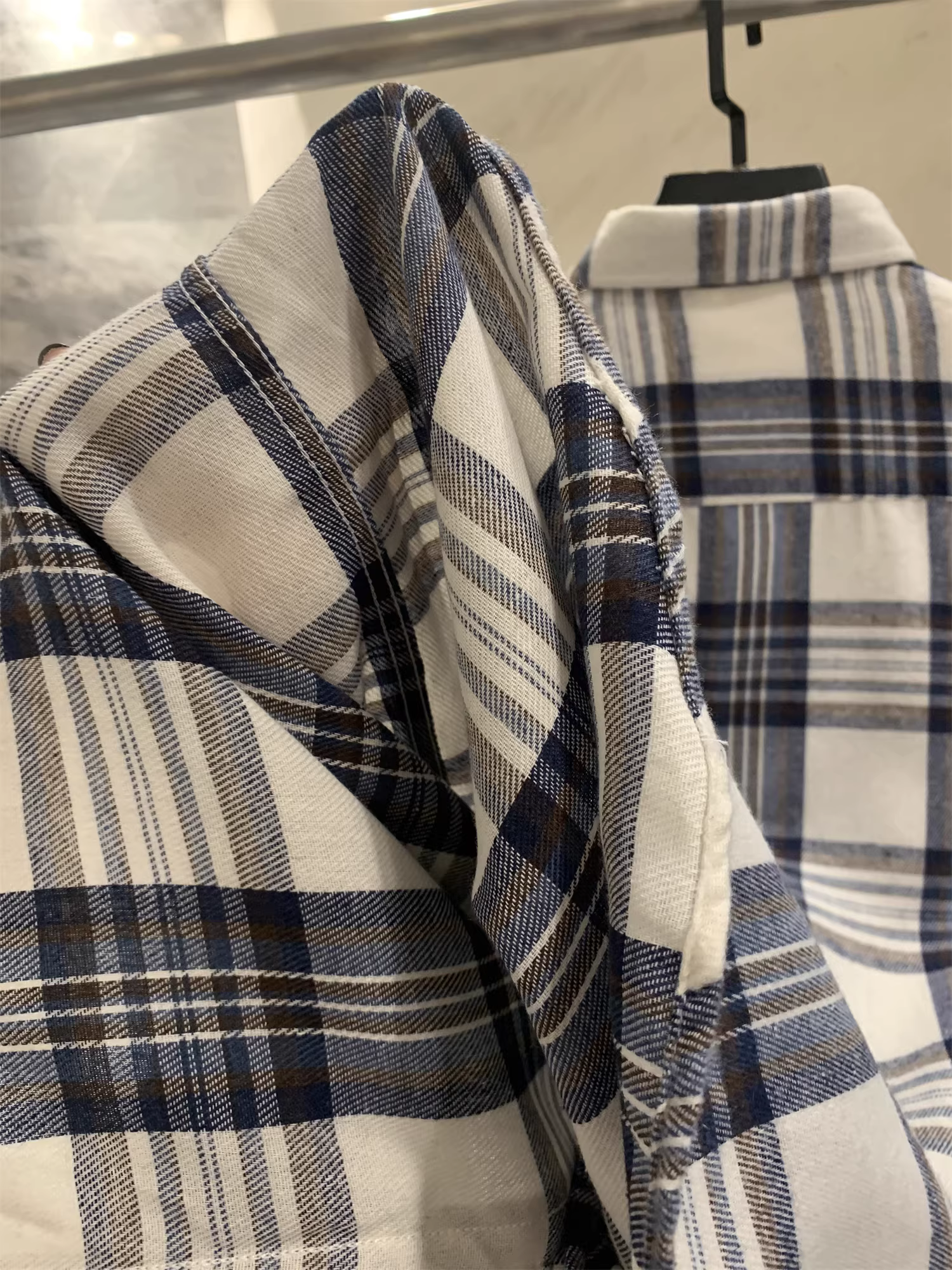 Don Quixote đã được giặt và chải sạch! Họa tiết ca rô! Áo sơ mi dài tay kẻ sọc cổ điển mùa xuân dành cho nam.