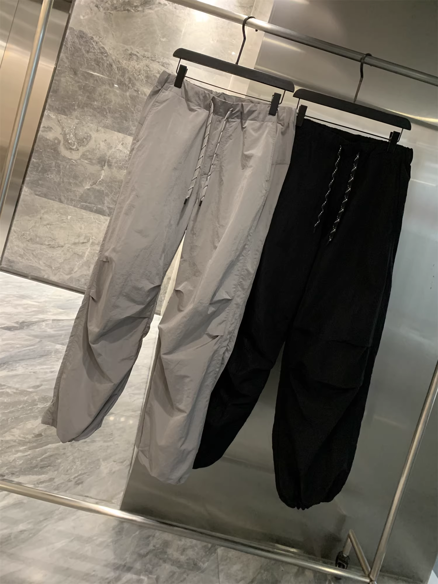 Don Quixote mang phong cách chức năng của người Mỹ! Unisex! Quần thường ngày có dây rút thoáng khí mát mẻ ngoài trời