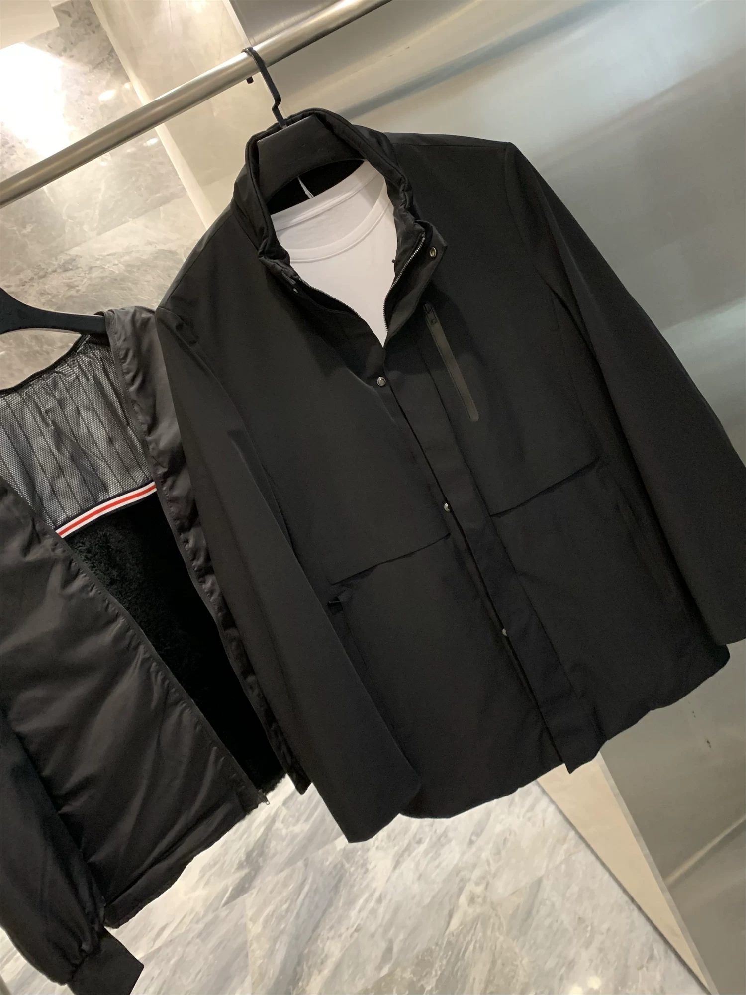 Dòng sản phẩm “Warm Core” của Don Quixote H! Lớp lót bên trong có thể tháo rời! Áo khoác có cổ đứng thông thường.