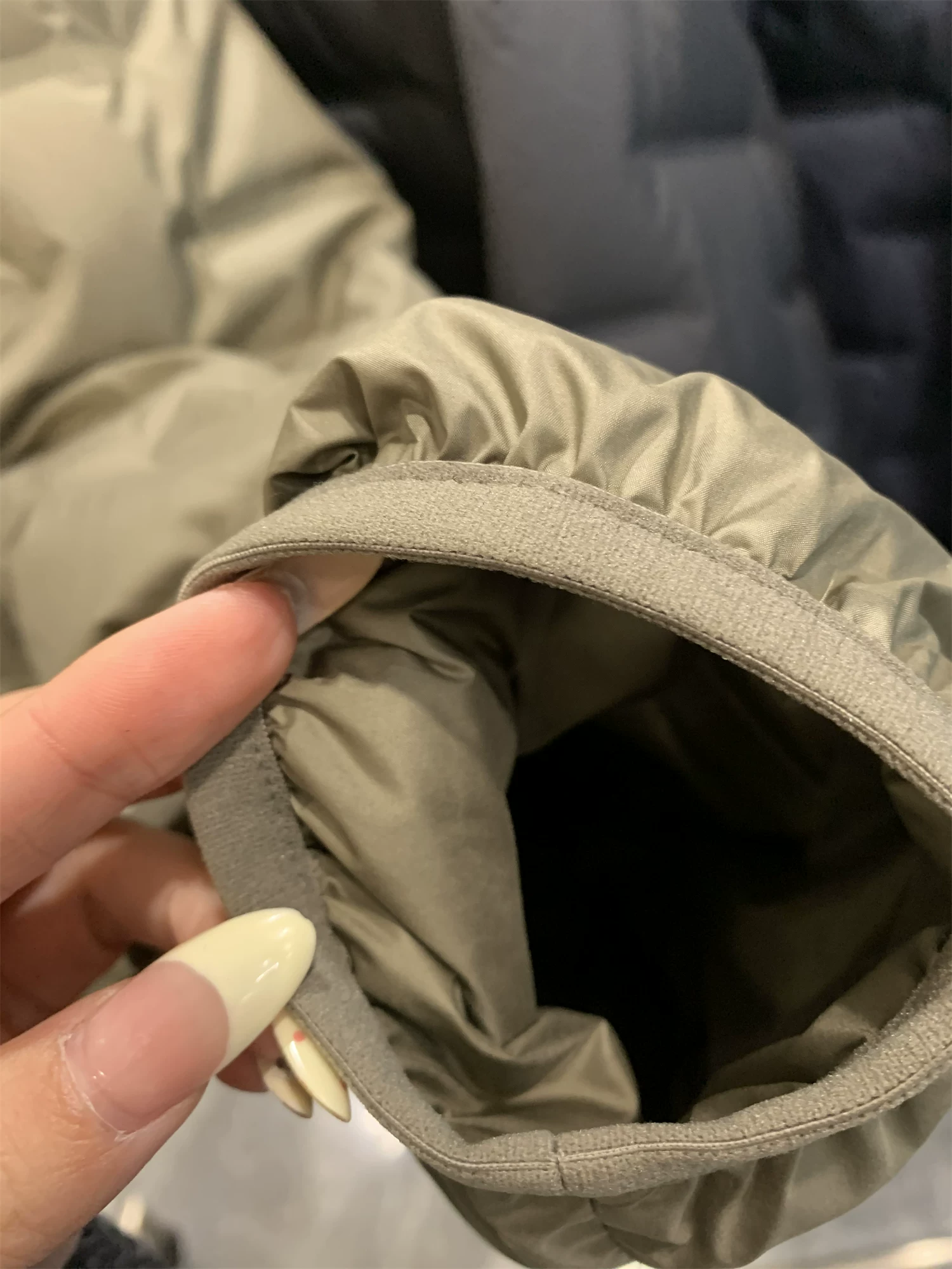 Don Quixote Bắc Mỹ Ngoài trời! Đường may hoàn toàn liền mạch! Áo khoác phao nam cổ đứng nhẹ và ấm áp mùa đông.