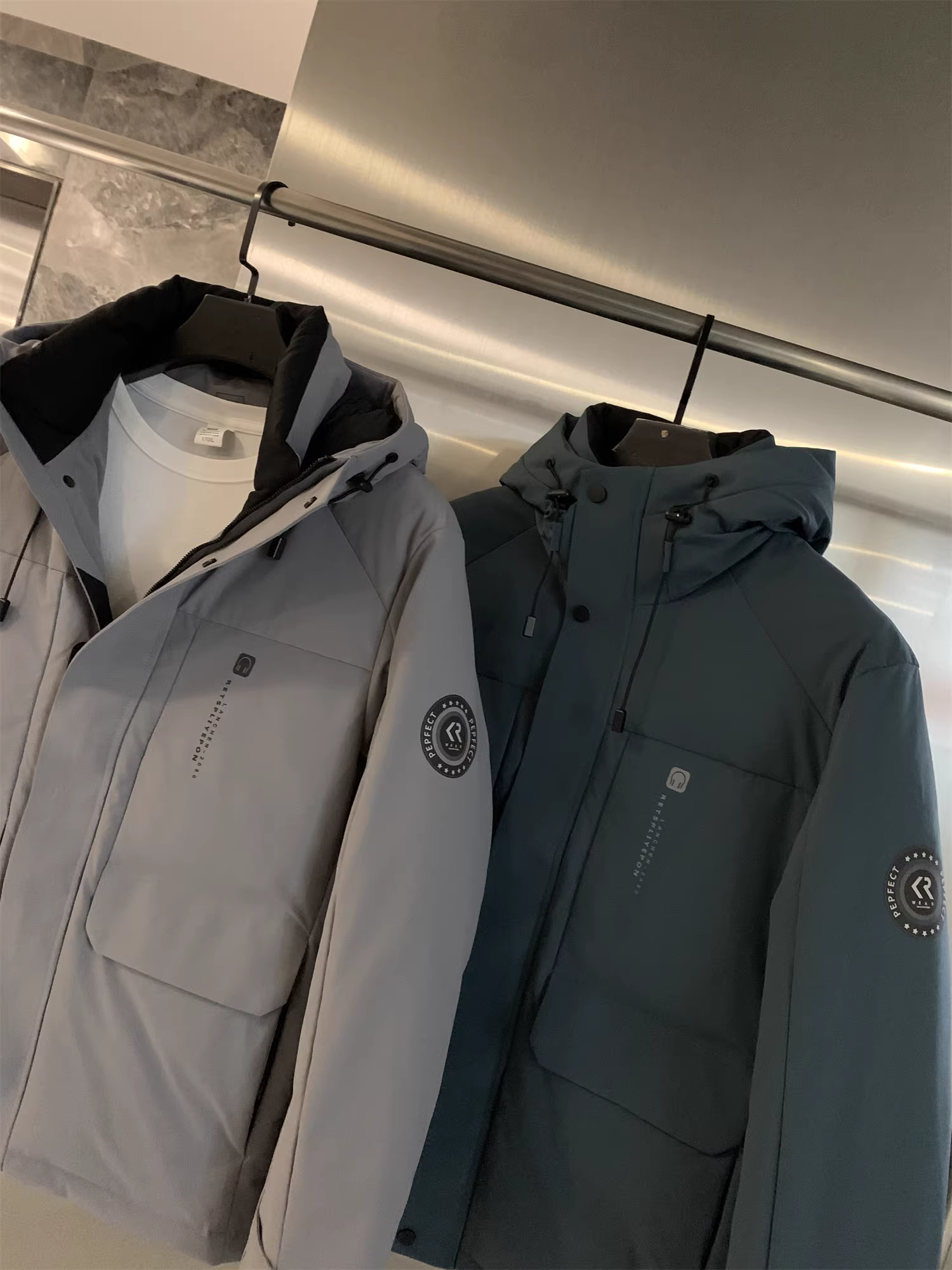 Quần áo bảo hộ lao động nhẹ ngoài trời Don Quixote! Áo khoác nam mùa đông dày dặn ấm áp màu trơn có mũ trùm đầu kiểu dáng giản dị