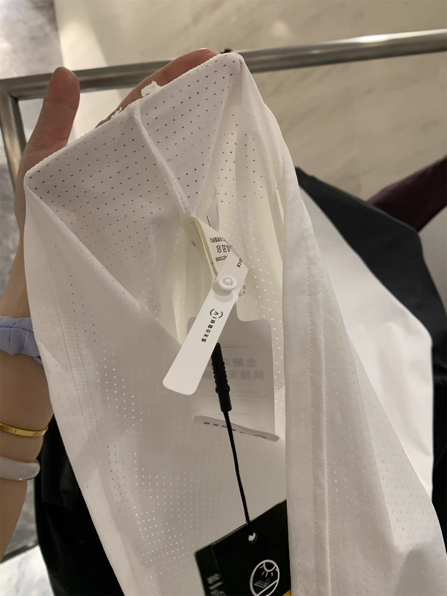 Don Quixote Áo thun thể thao nam phối màu kiểu Mỹ! Áo thun thể thao nam chất liệu lưới thoáng khí, áo thun dài tay thoải mái và thoáng khí.