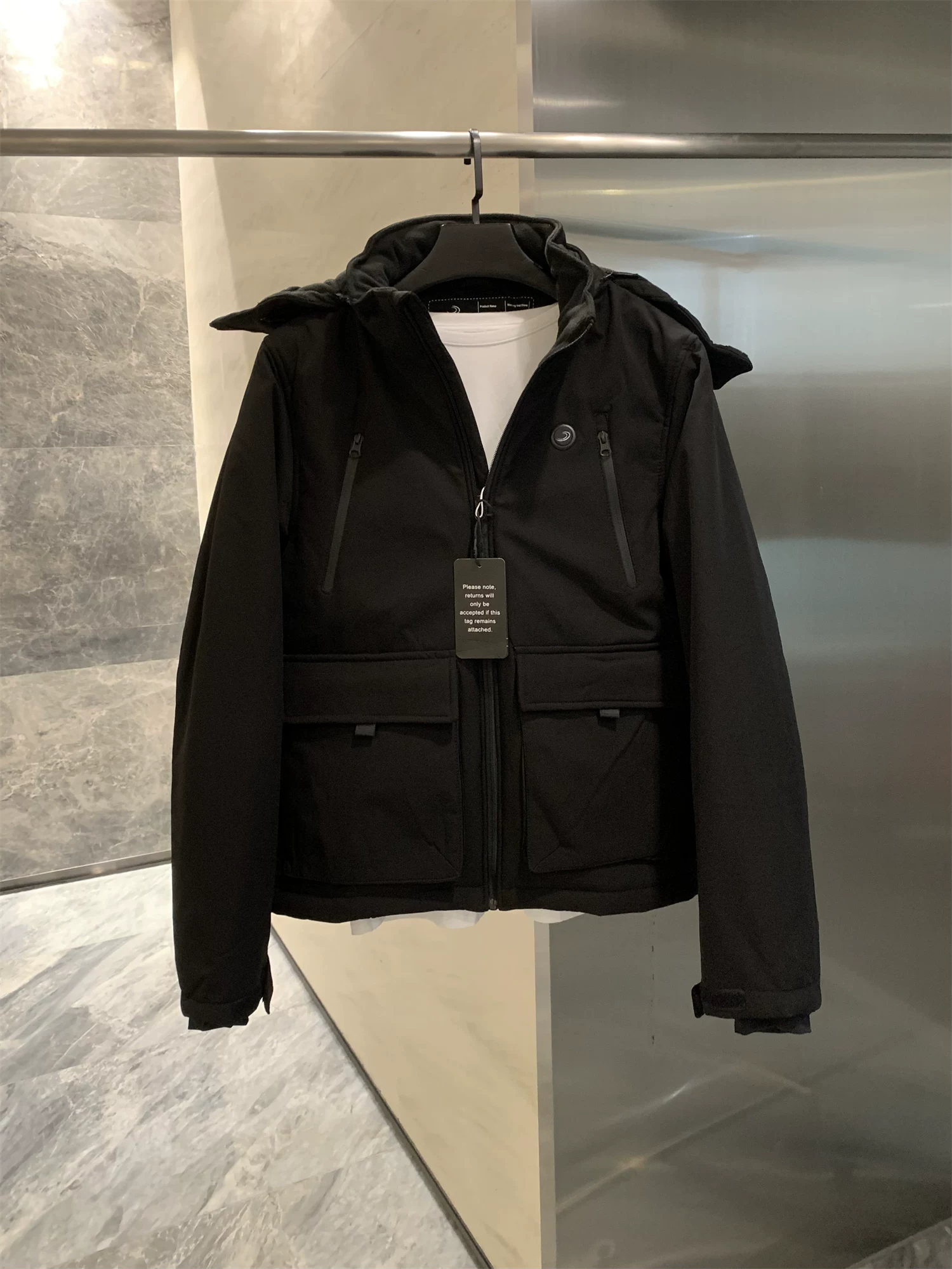 Áo khoác bông Don Quixote! Sản phẩm tuyệt vời! Áo khoác bông mùa đông dày dặn và ấm áp với túi lớn và mũ trùm đầu.