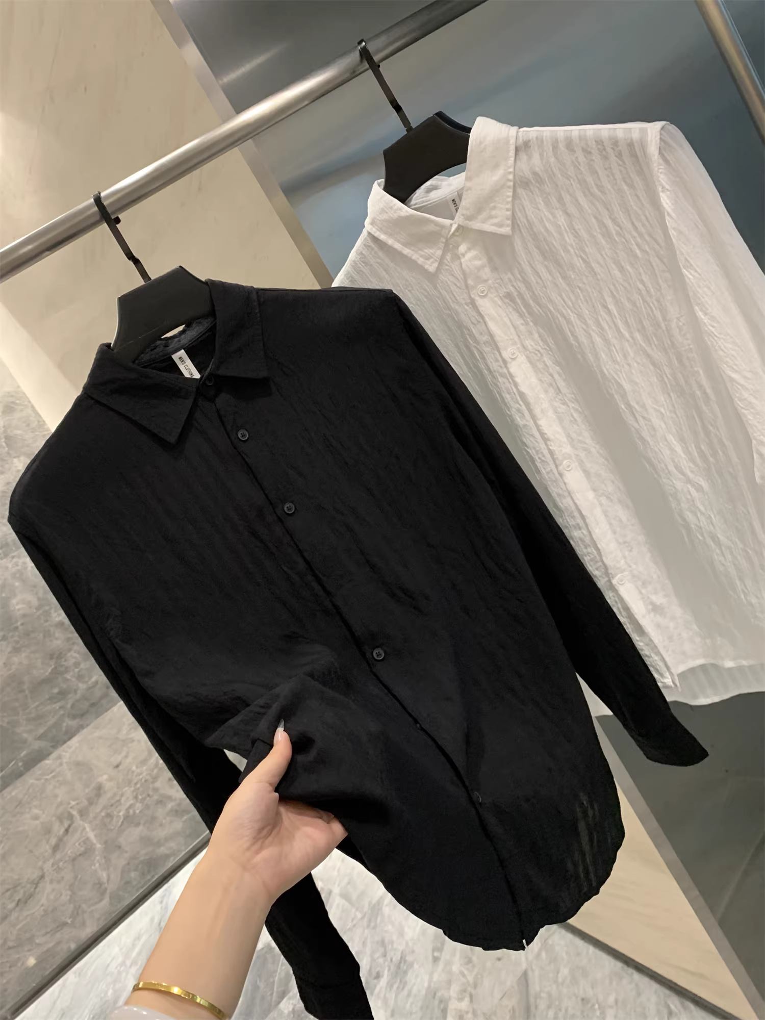 Don Quixote với họa tiết xếp ly ba chiều! Áo sơ mi dài tay thoáng khí, xếp lớp ba chiều, phong cách mùa thu mới dành cho nam giới