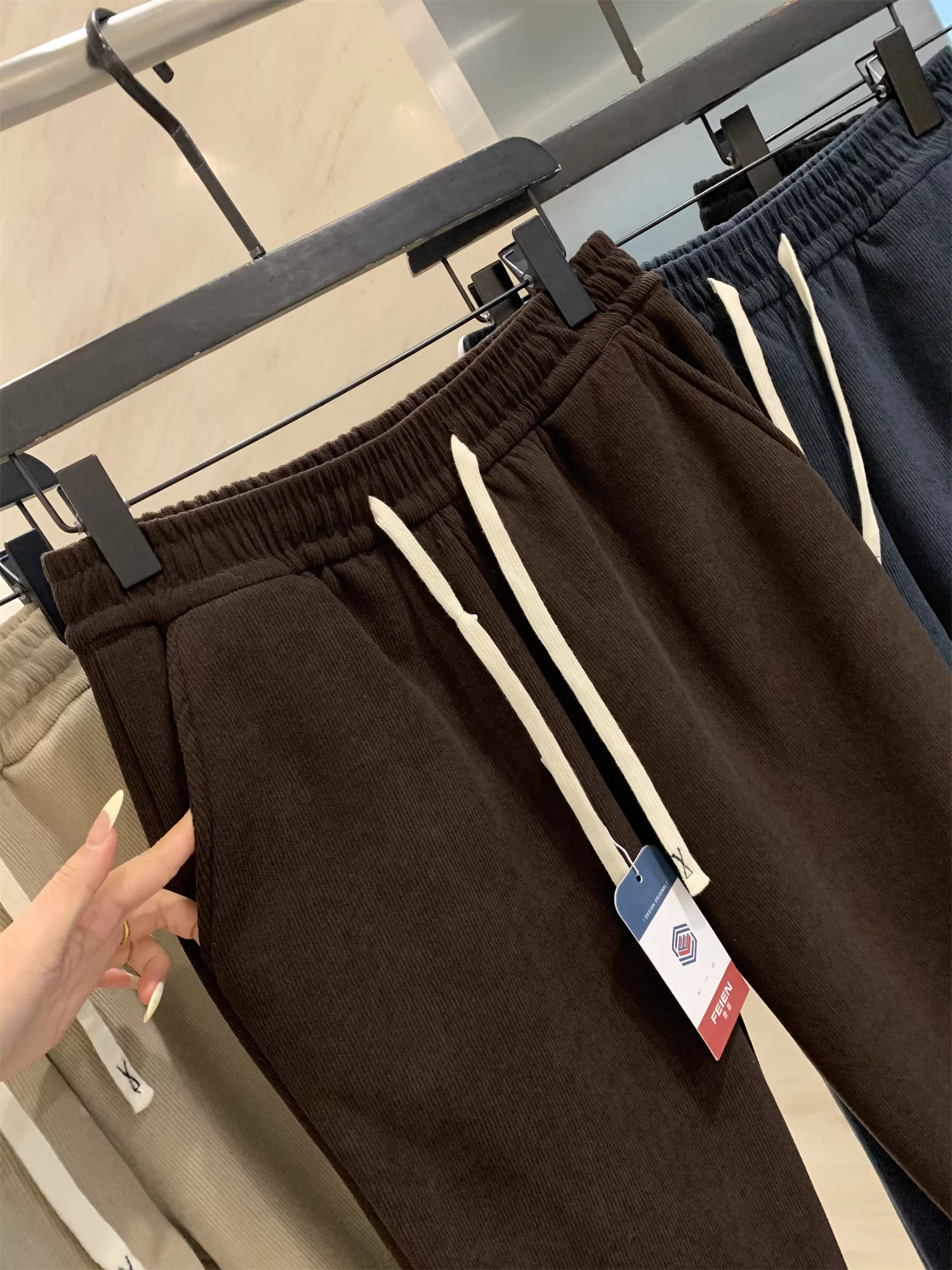 Don Quixote, một chiếc dành cho mùa đông! Phiên bản nâng cấp với chất liệu vải nhung dày! Quần mùa thu đông ấm áp, chất liệu lót lông cừu, kiểu dáng thường ngày dành cho nam.