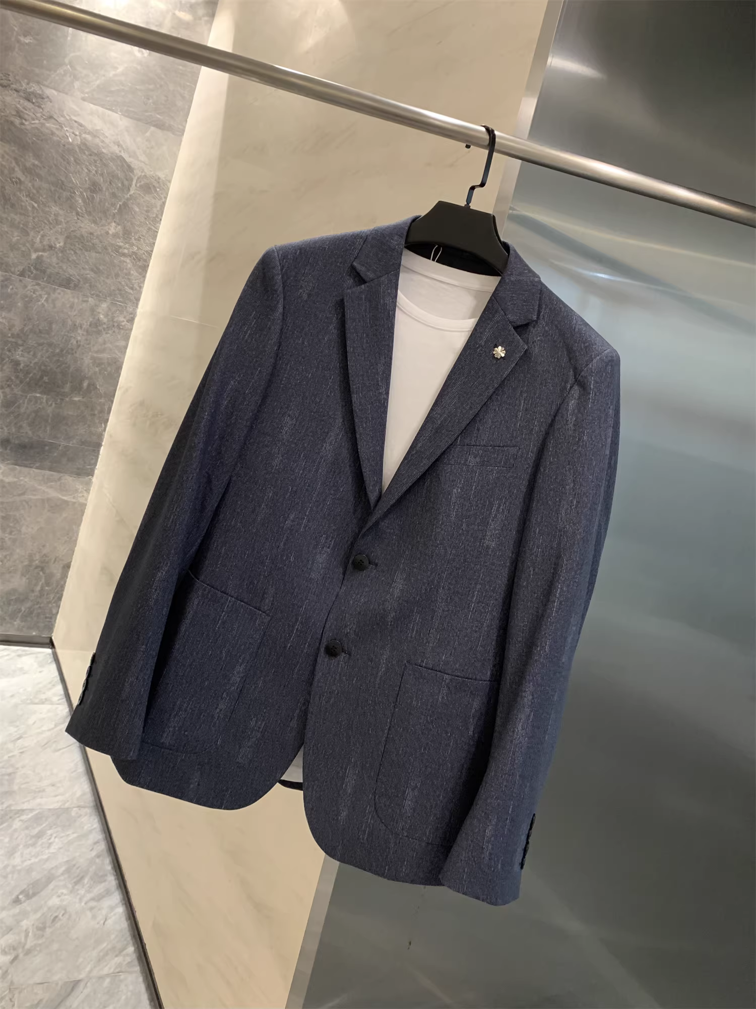 Dòng sản phẩm áo khoác nam Don Quixote's Velvet Elastic! Áo blazer công sở lịch lãm, họa tiết tối màu, kiểu dáng cấu trúc, dành cho nam giới.