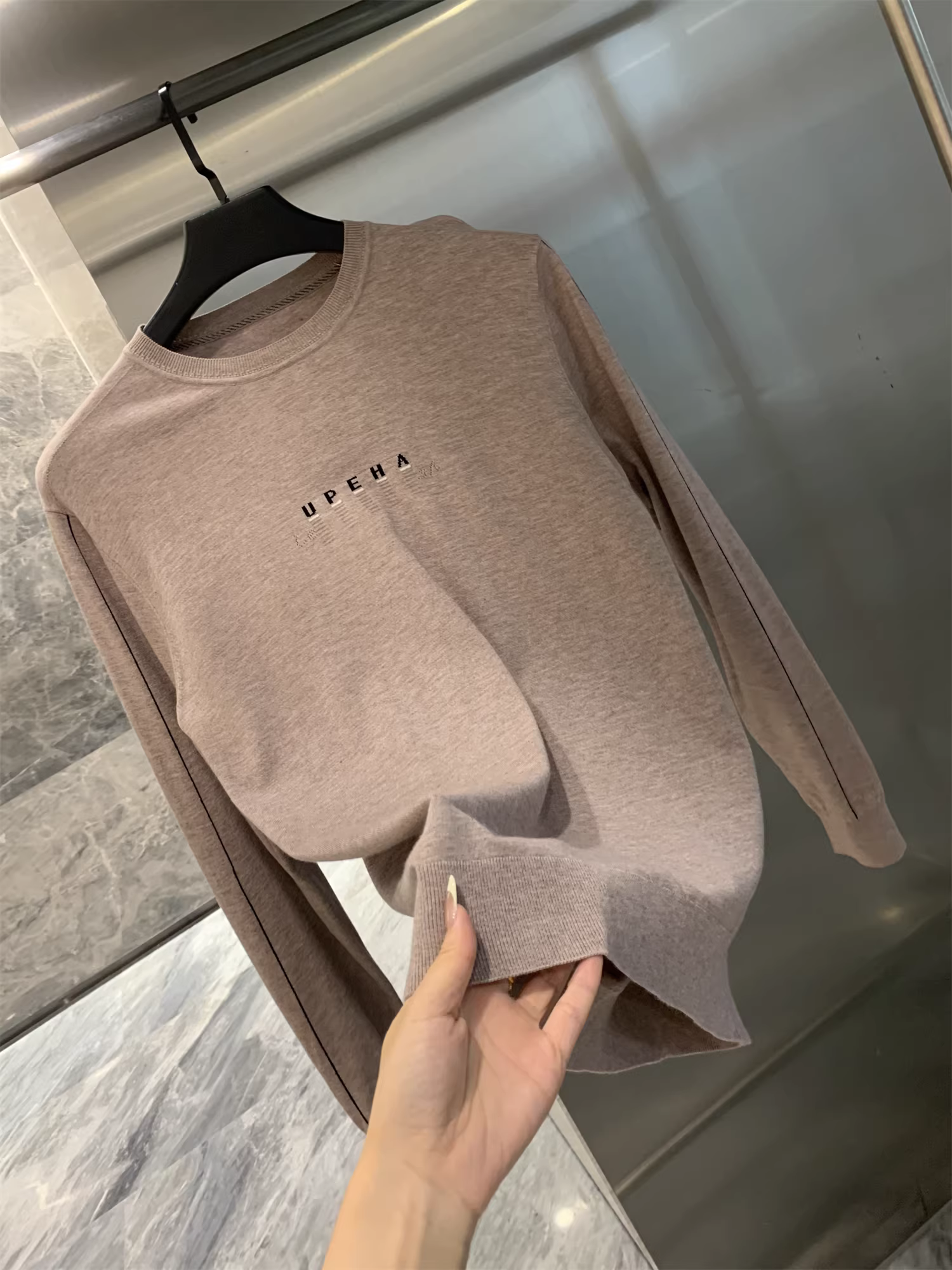 Don Quixote là một món đồ cực kỳ hấp dẫn! Áo len dệt kim thông thường dành cho nam mùa thu tinh tế, mềm mại, thoáng khí và thoải mái.