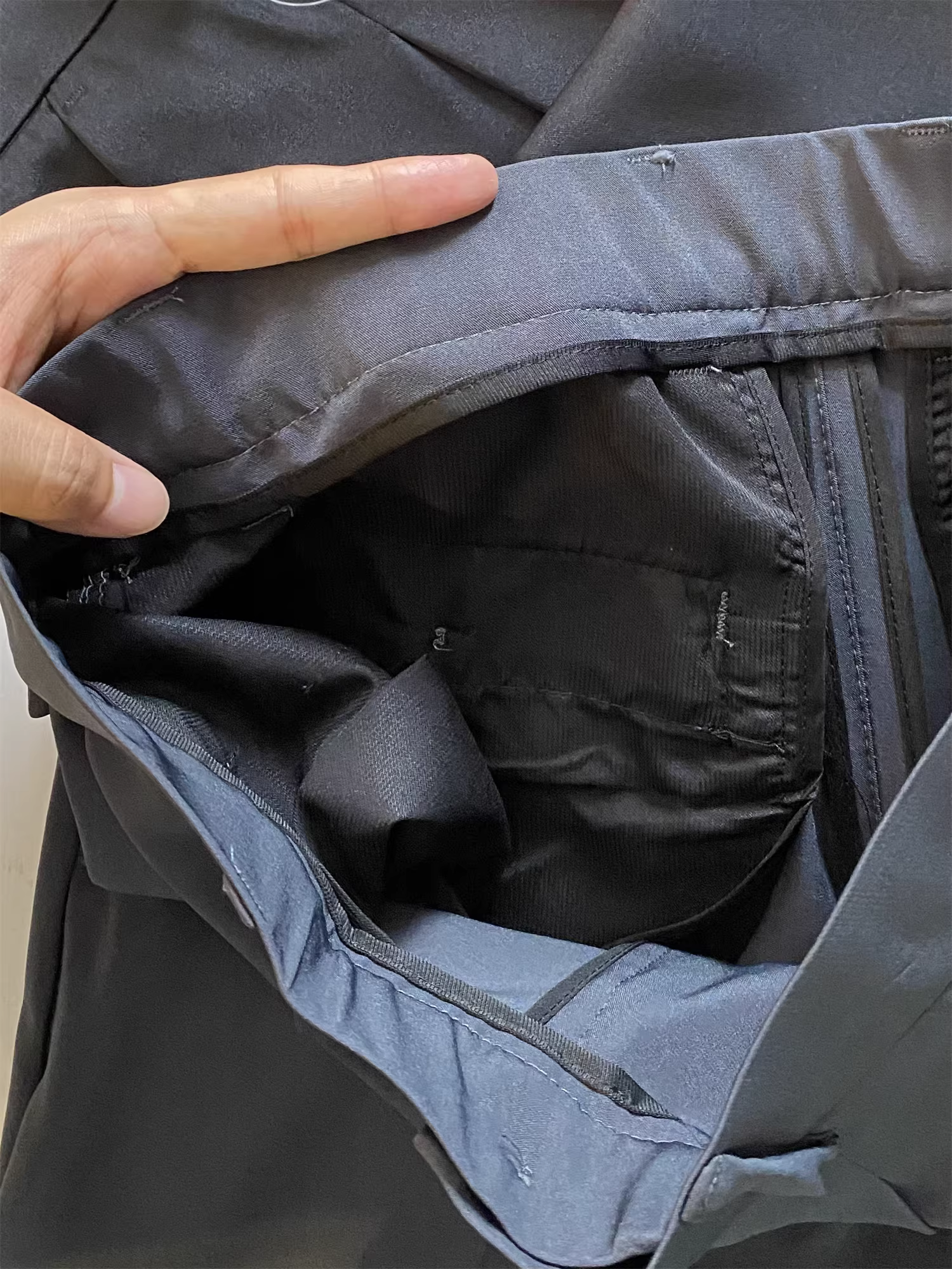 Don Quixote là một món đồ không thể thiếu! Thật thoải mái! Quần âu nam dáng thẳng chất liệu mềm mại, thích hợp cho mùa xuân và mùa hè.