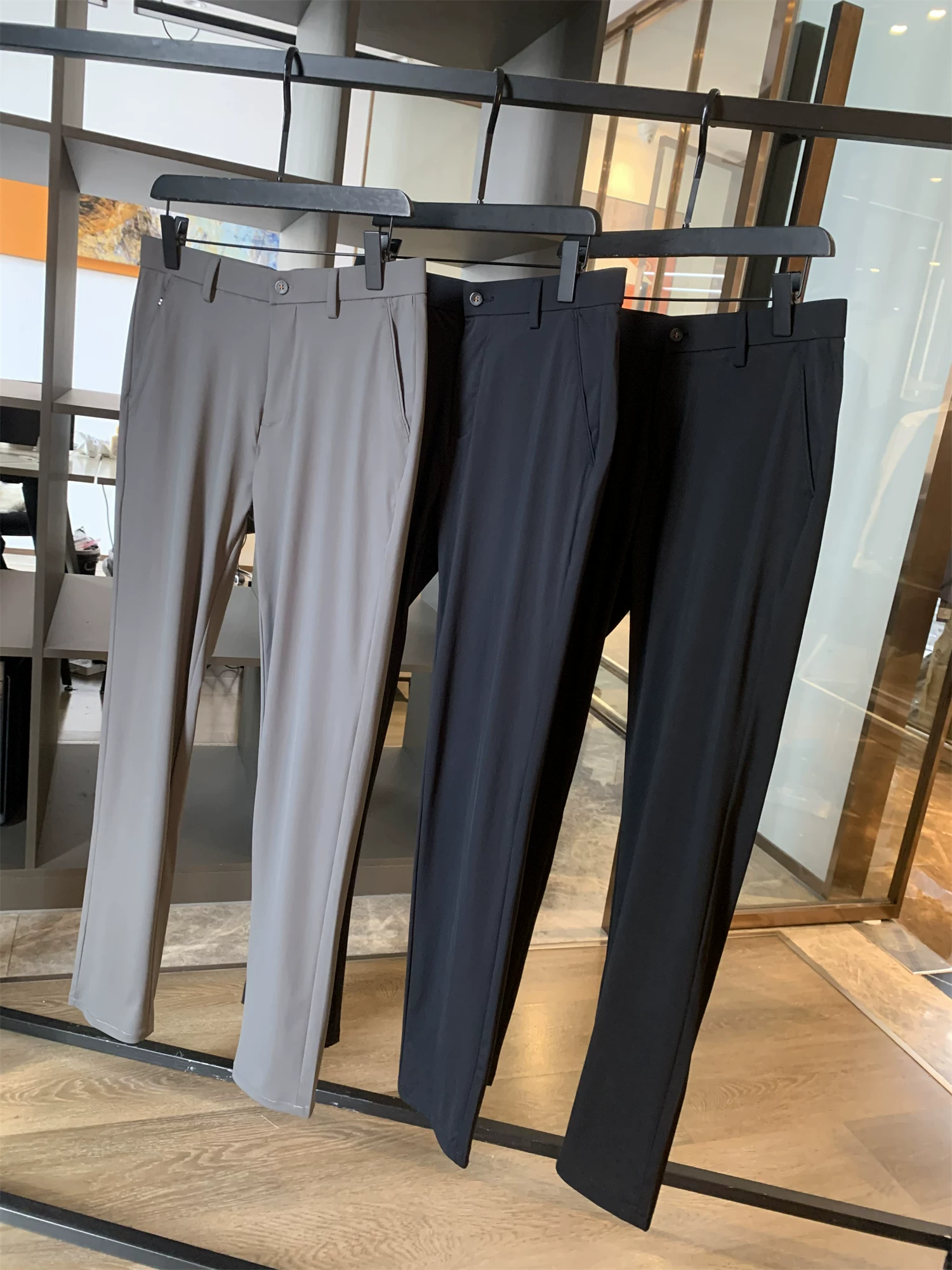 Don Quixote độc quyền! Vải kỹ thuật bảo vệ ba lớp với độ đàn hồi cao 3D! Quần nam màu trơn mỏng, nhanh khô, kiểu dáng thường ngày.