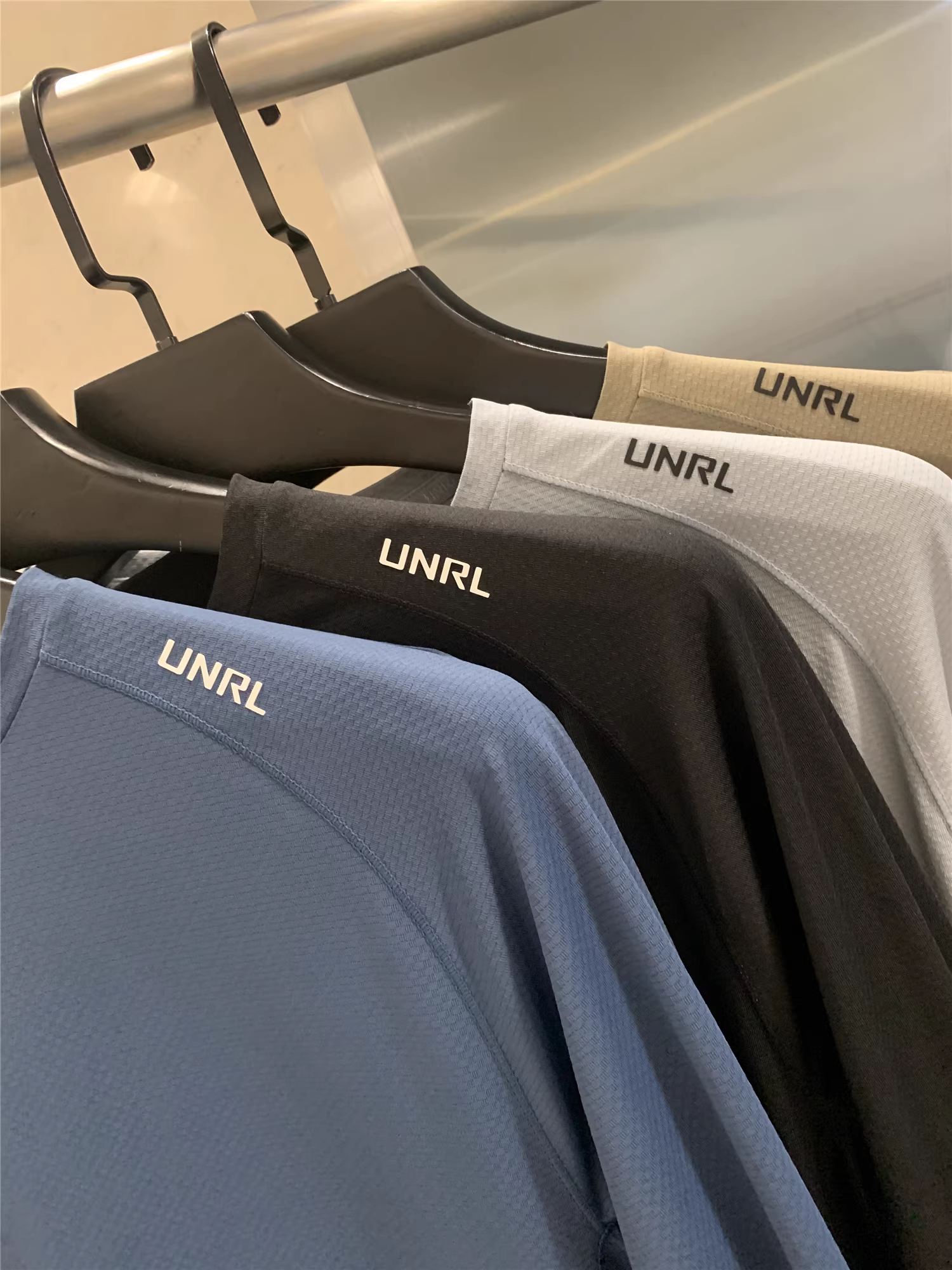 Don Quixote, một lô hàng lớn! Được thiết kế dành cho người yêu thích thể thao! Áo sơ mi dài tay ngoài trời, may ba chiều, nhanh khô, thoáng khí.