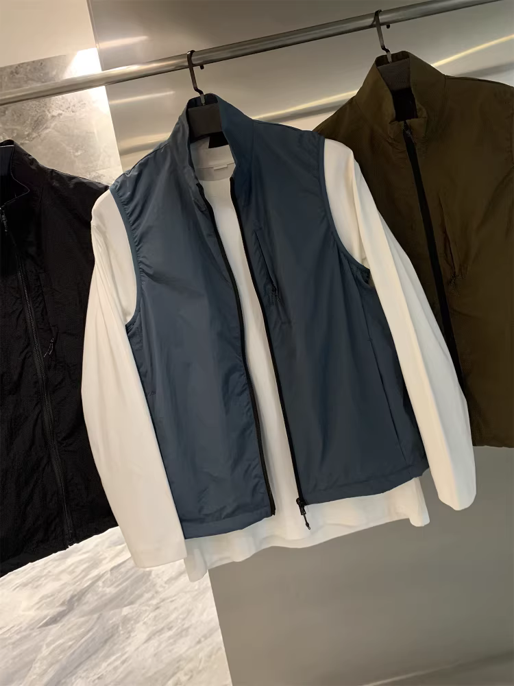 Dòng sản phẩm Don Quixote U là một sản phẩm độc đáo! Chức năng sử dụng ngoài trời! Áo khoác vest đa năng, chống gió mùa xuân hè dành cho nam và nữ.