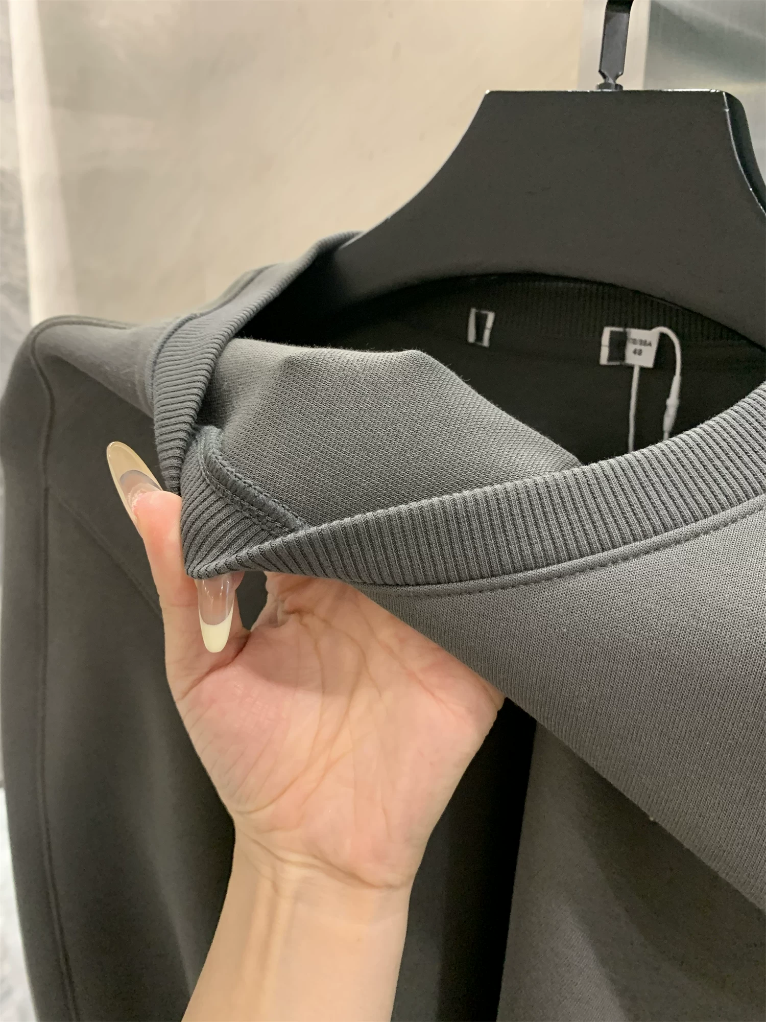 Áo thun nam cổ tròn đa năng, chất liệu ấm áp và thoáng khí! Áo thun nam mùa thu thêu họa tiết Don Quixote, kiểu dáng thời trang.