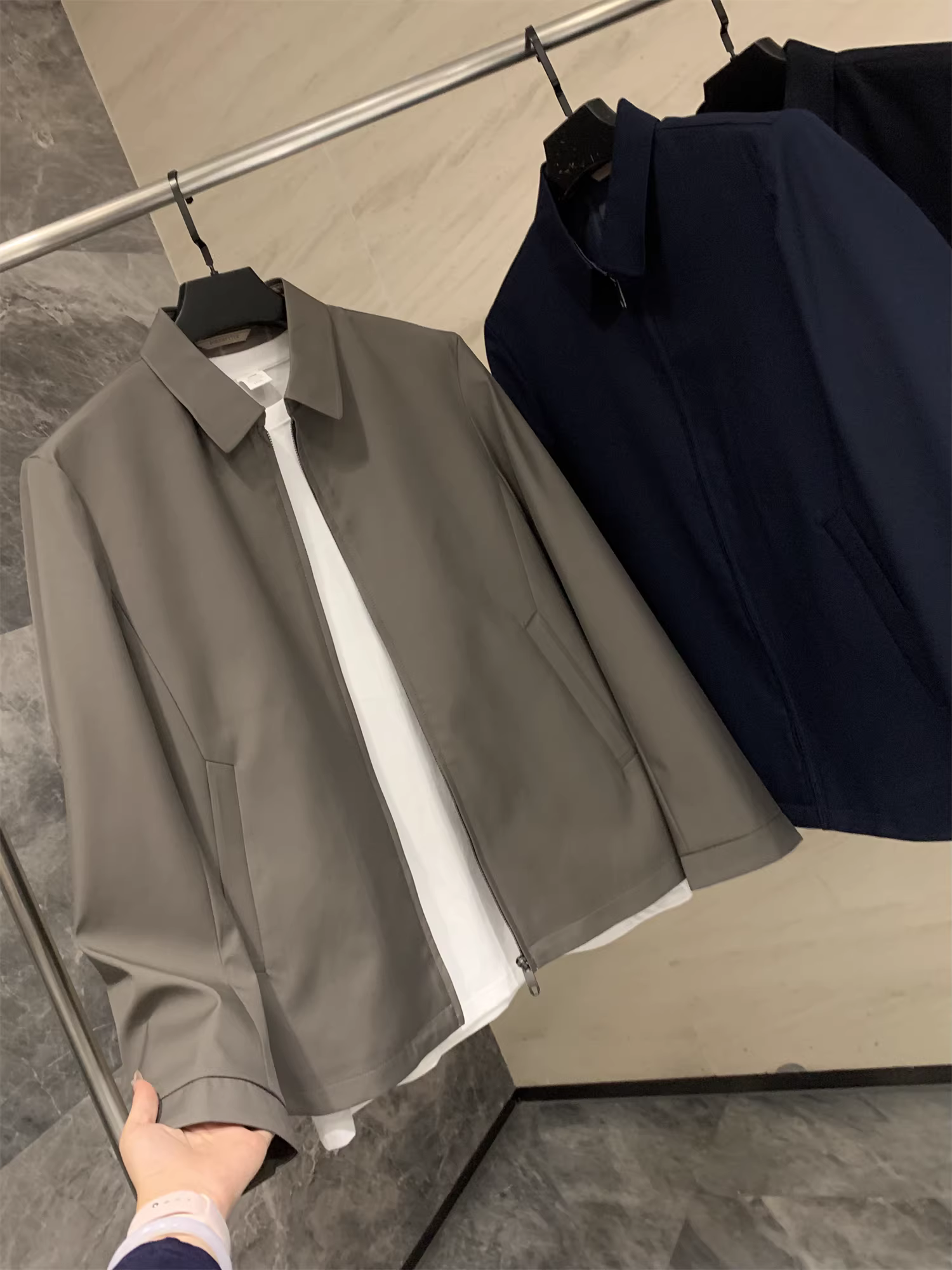 Dòng sản phẩm dành cho doanh nhân Don Quixote! Áo khoác có cổ đơn giản màu trơn dành cho nam giới mùa thu đông.