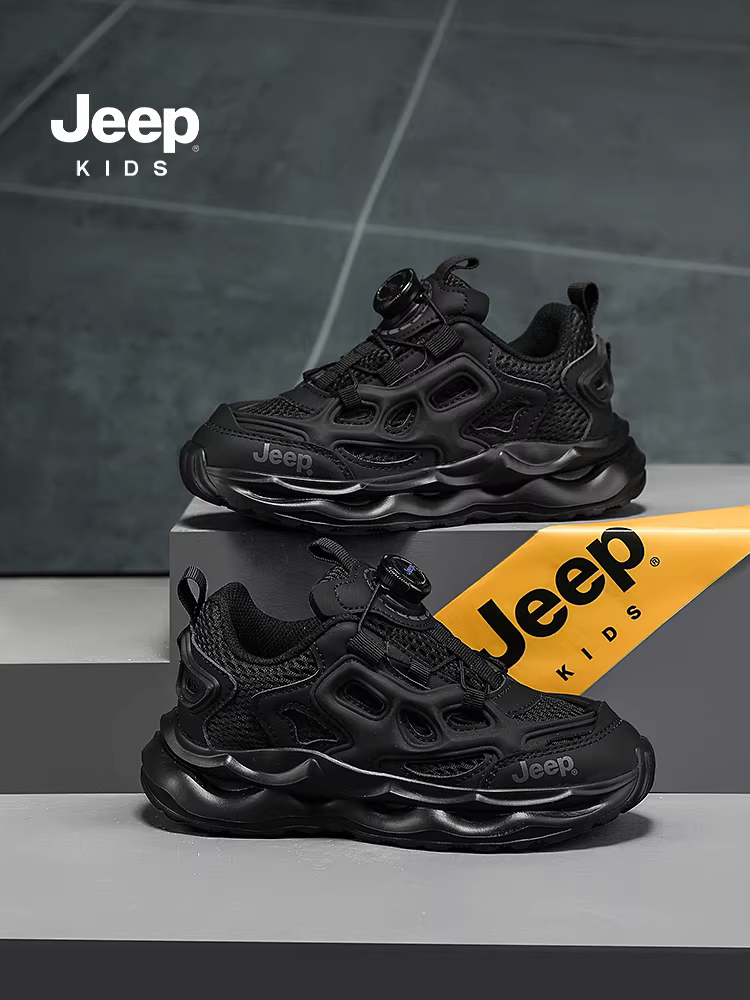 Giày thể thao trẻ em Jeep màu đen đế mềm kiểu bố mùa xuân 2025 giày chạy lưới mới dành cho bé trai
