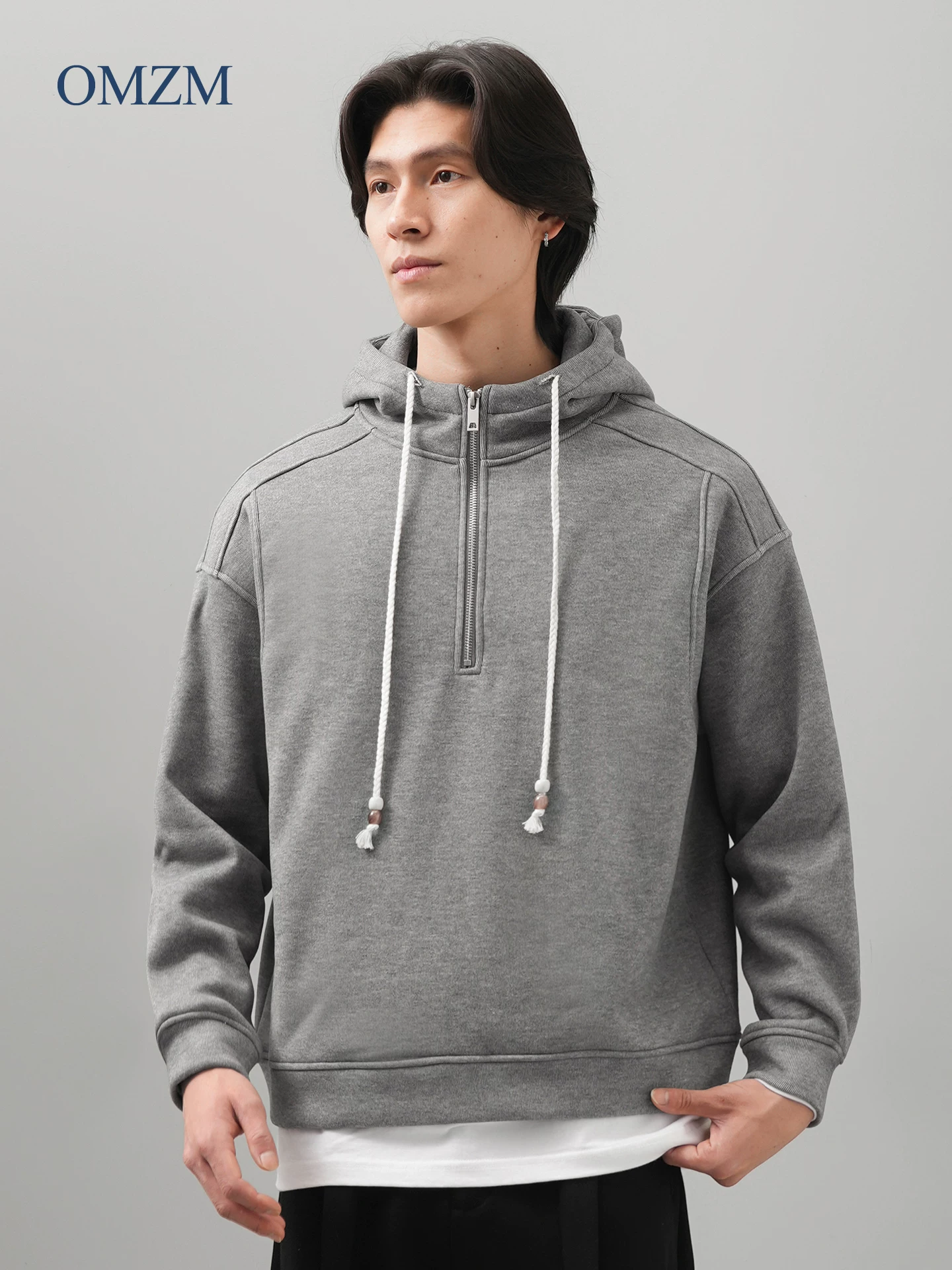 Áo hoodie nam OMZM450G chất liệu nỉ dày dặn, có mũ, phong cách Mỹ, màu trơn, giữ ấm, lớp trong mềm mại, kiểu dáng rộng rãi, thích hợp cho mùa đông.