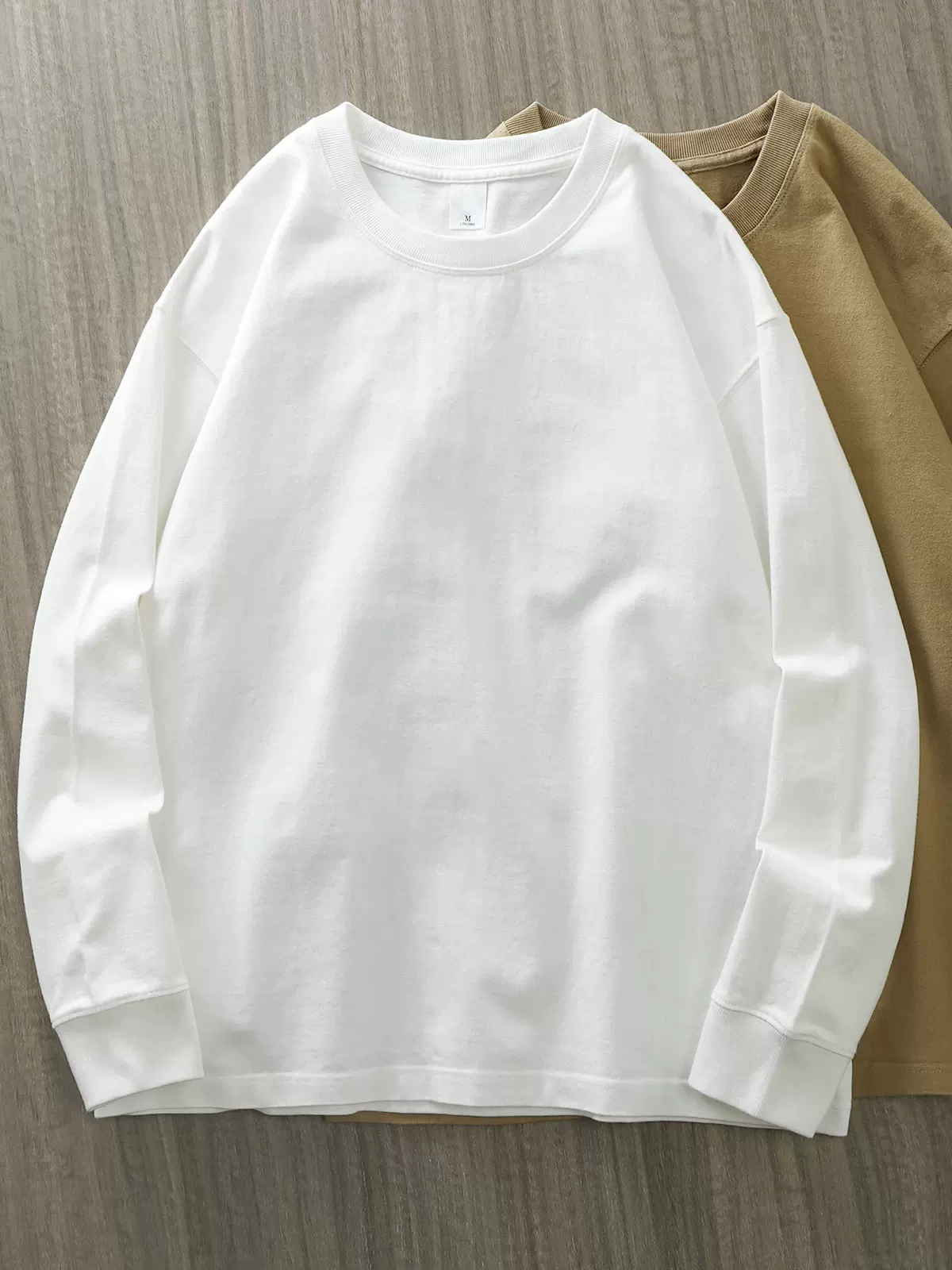 Áo thun dài tay bằng cotton nguyên chất hạng nặng 400g kiểu Mỹ dành cho nam, áo len cổ tròn dáng rộng mùa thu đông, áo sơ mi lót bên trong màu trắng.