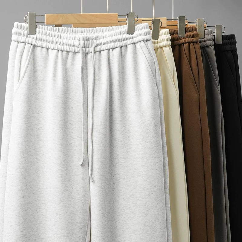 Quần jogger nam OMZM400G màu xám đậm, kiểu dáng mới Mỹ 2025, quần thể thao ống rộng, dáng thẳng, có dây rút