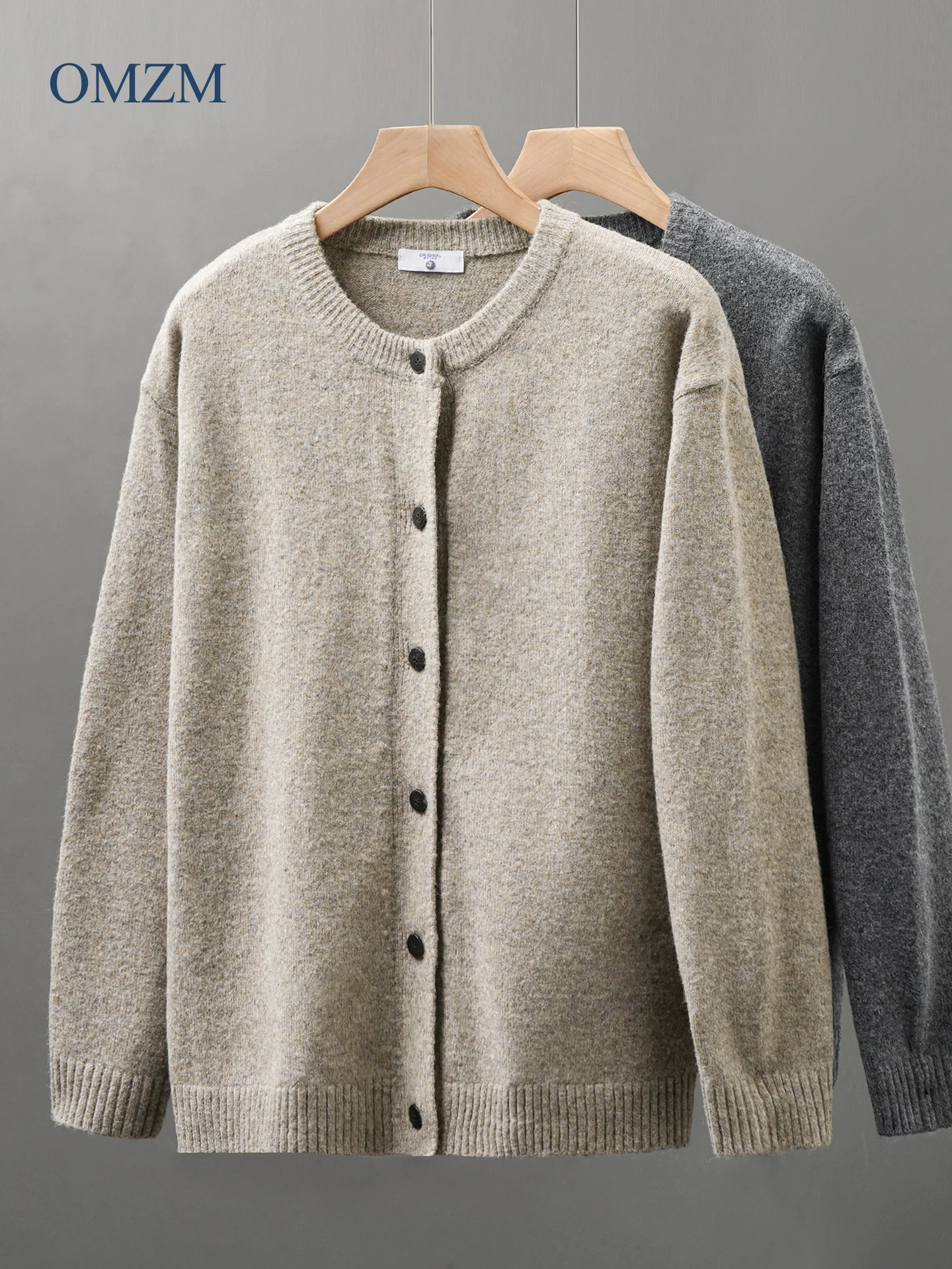 Áo cardigan len cừu phong cách tiền cổ OMZM dành cho nam, áo len dáng rộng cổ trễ vai mùa đông, áo khoác màu trơn phong cách lười biếng
