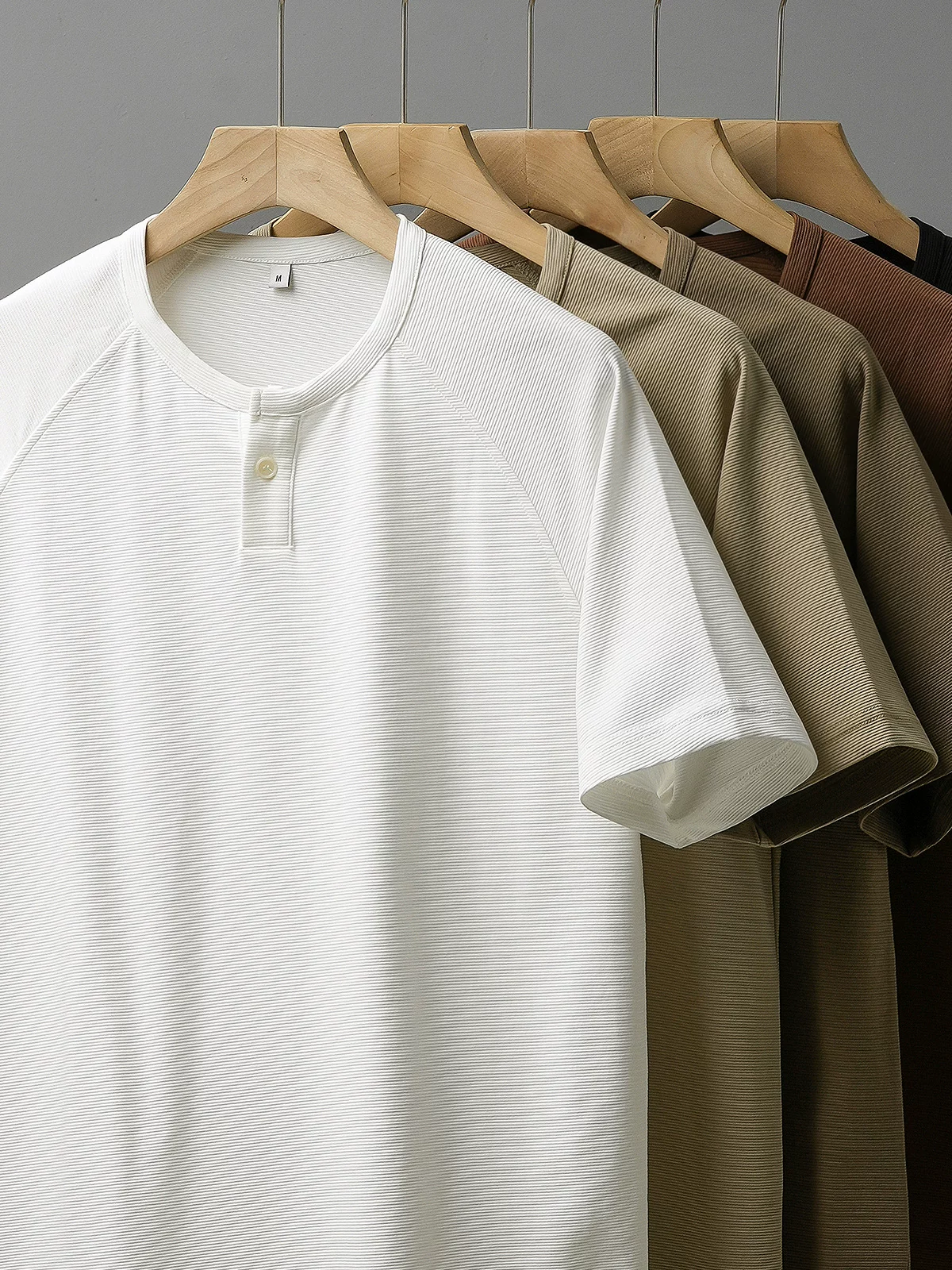 [Cảm giác mát mẻ] Áo thun ngắn tay cổ henley hạng nặng kiểu Mỹ dành cho nam, áo henley mỏng thoáng khí mùa hè, nửa tay màu trắng tinh khiết