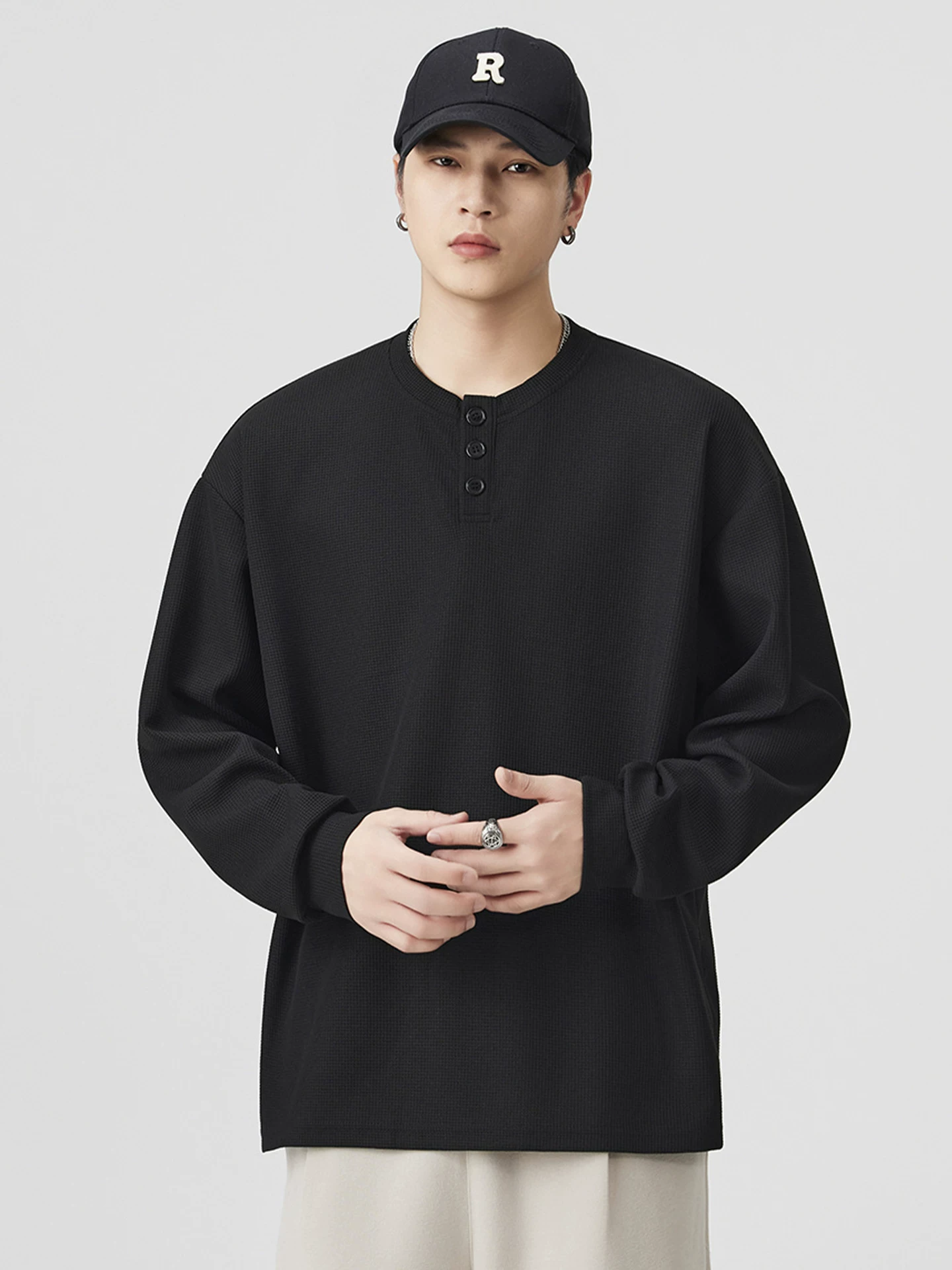 Áo thun cổ henley chất liệu dày dặn OMZM dành cho nam, kiểu dáng thu đông phong cách Mỹ đơn giản, chất liệu vải waffle dệt kim, tay áo dài, kiểu dáng rộng, màu trơn, áo trơn mặc trong.