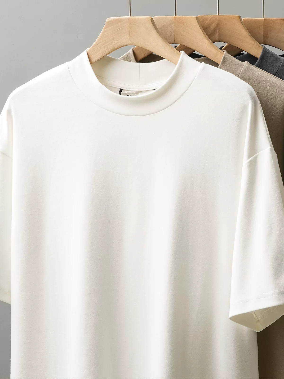 Áo thun cổ tròn kiểu Mỹ dành cho nam, áo thun cổ tròn cao cấp chống nhăn mùa hè tay ngắn nặng 300G, nửa tay màu trắng tinh khiết.