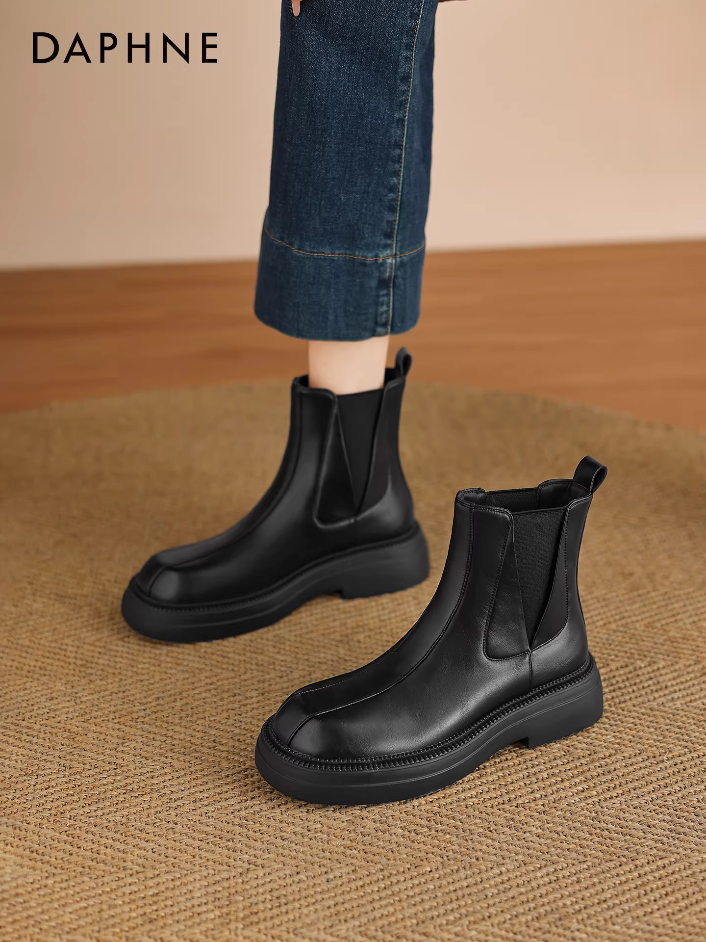 Giày bốt ngắn màu đen Daphne dành cho nữ 2025, kiểu Chelsea lót lông mùa đông mới, đế dày, chất liệu da ống khói, kiểu Martin.