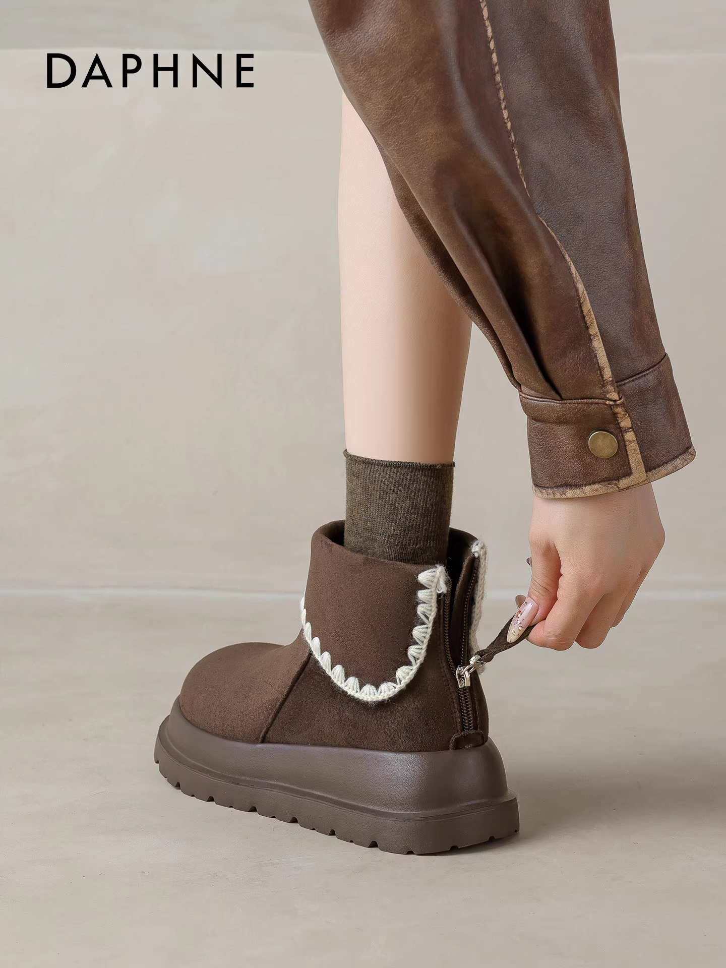 Giày bốt ngắn kiểu Birkenstock thời trang của Daphne dành cho nữ, giày bốt mùa đông mới năm 2025 đế dày lót lông cừu giữ ấm, giày bốt đi tuyết.